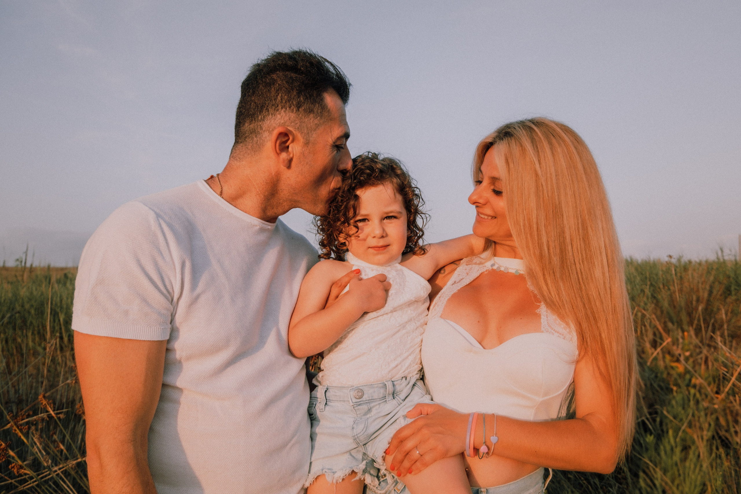 Sesión familiar en la playa. Fotografía profesional en Calafell - Elena Medvedeva