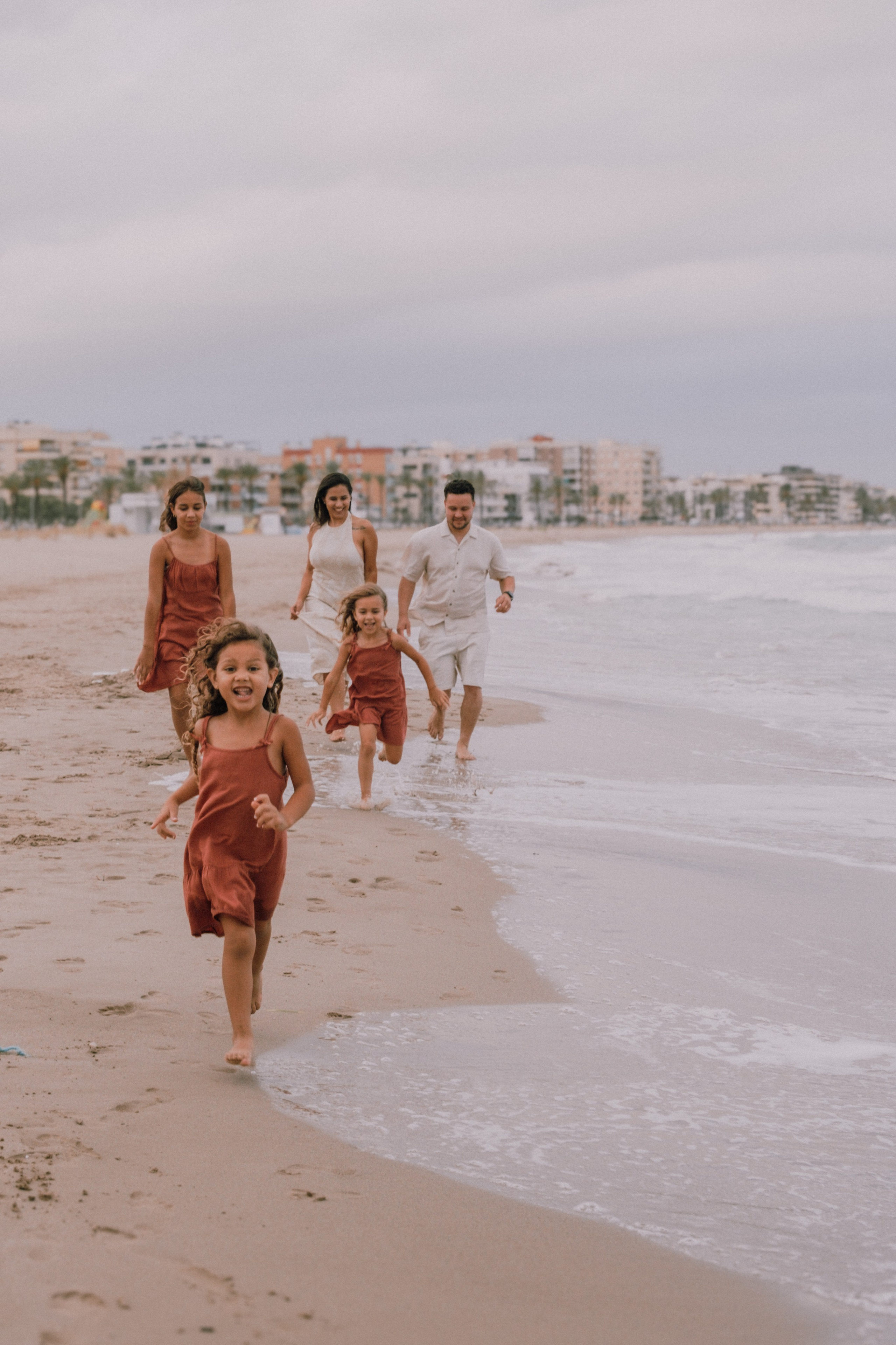 Семейная фотосессия на пляже. Профессиональная фотосъемка в Калафелле — Елена Медведева