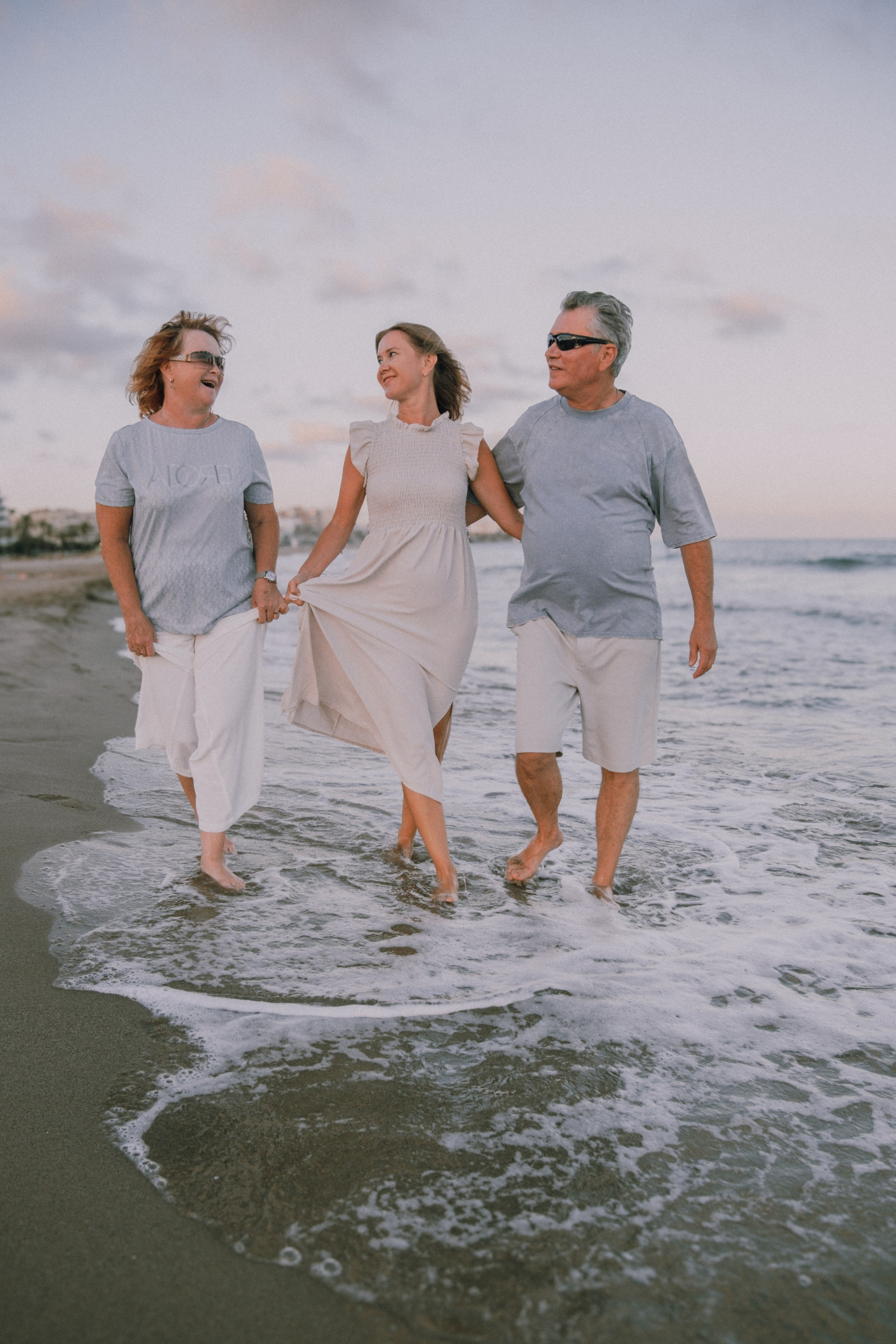 Sesión familiar en la playa. Fotografía profesional en Calafell - Elena Medvedeva