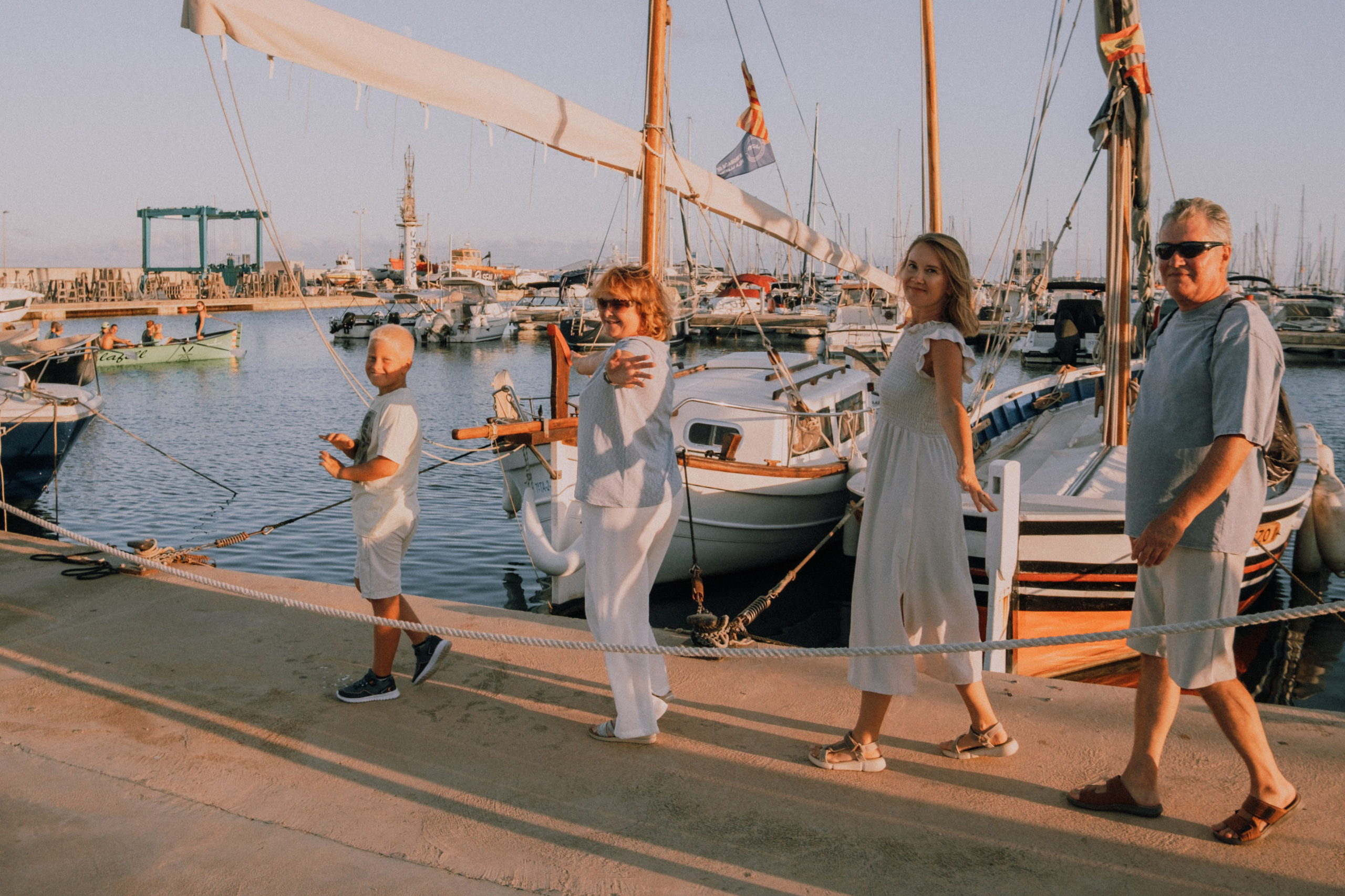 Sesión familiar en la playa. Fotografía profesional en Calafell - Elena Medvedeva