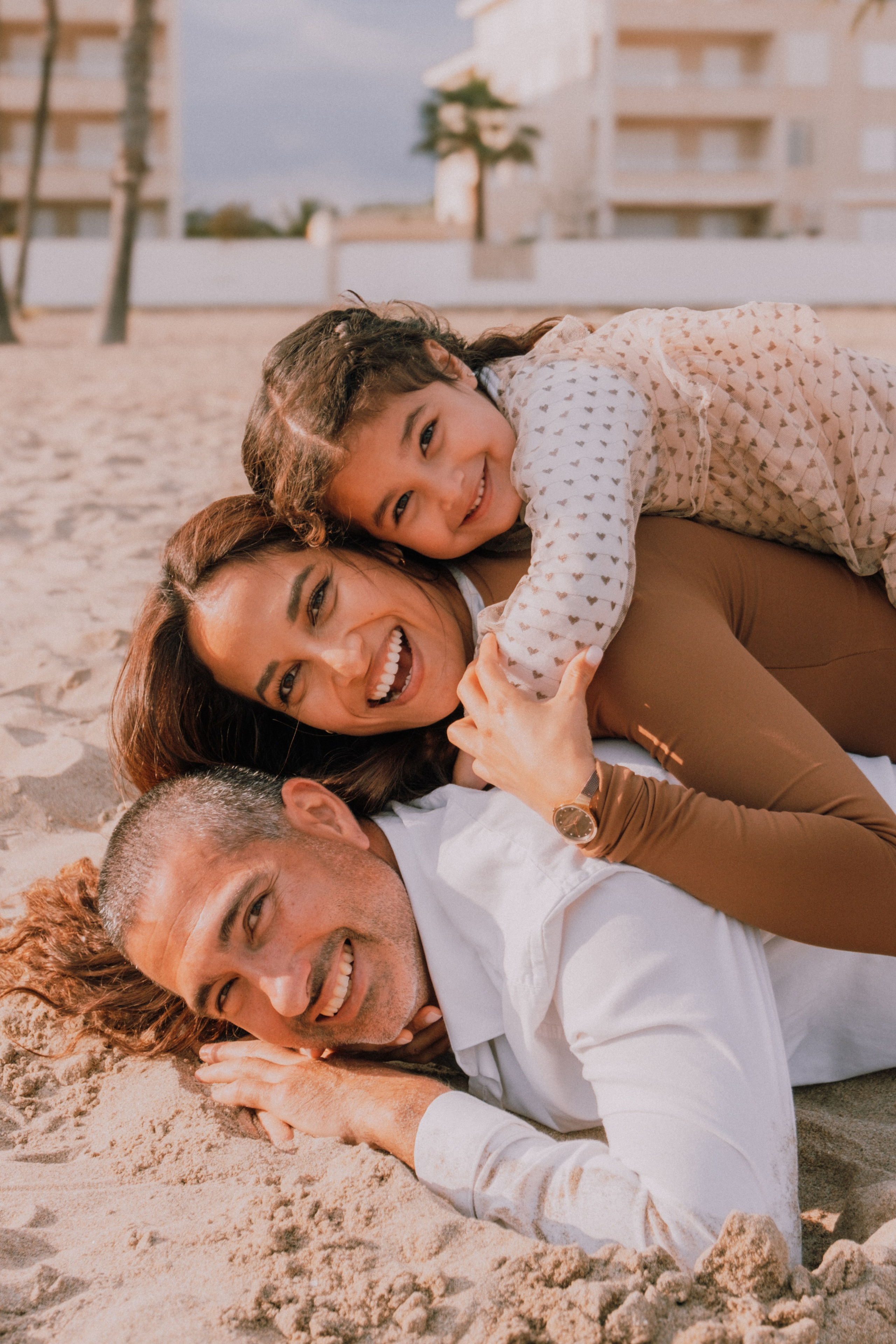Sesión familiar en la playa. Fotografía profesional en Calafell - Elena Medvedeva