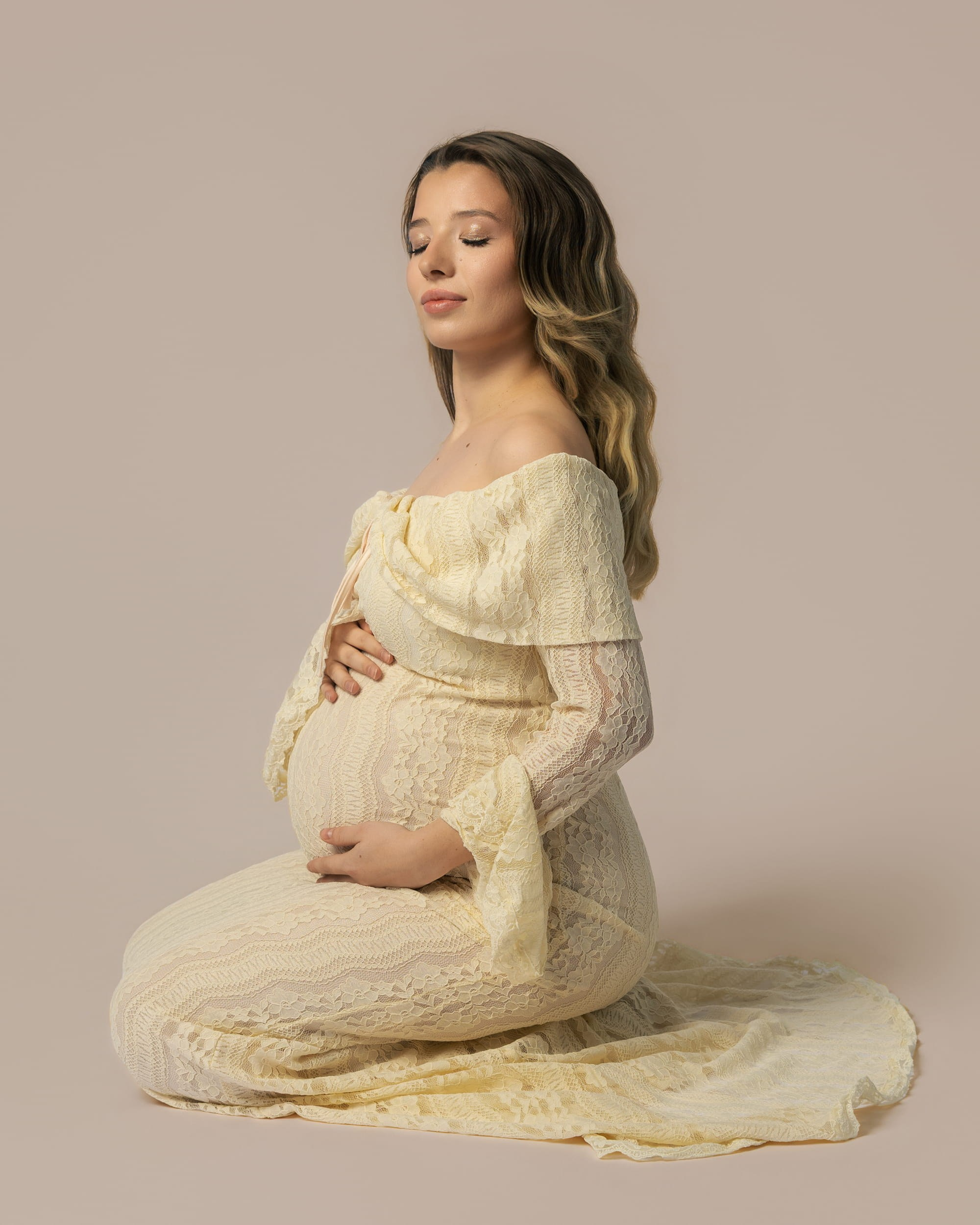 Elegant Studio Maternity Photography in Rotterdam