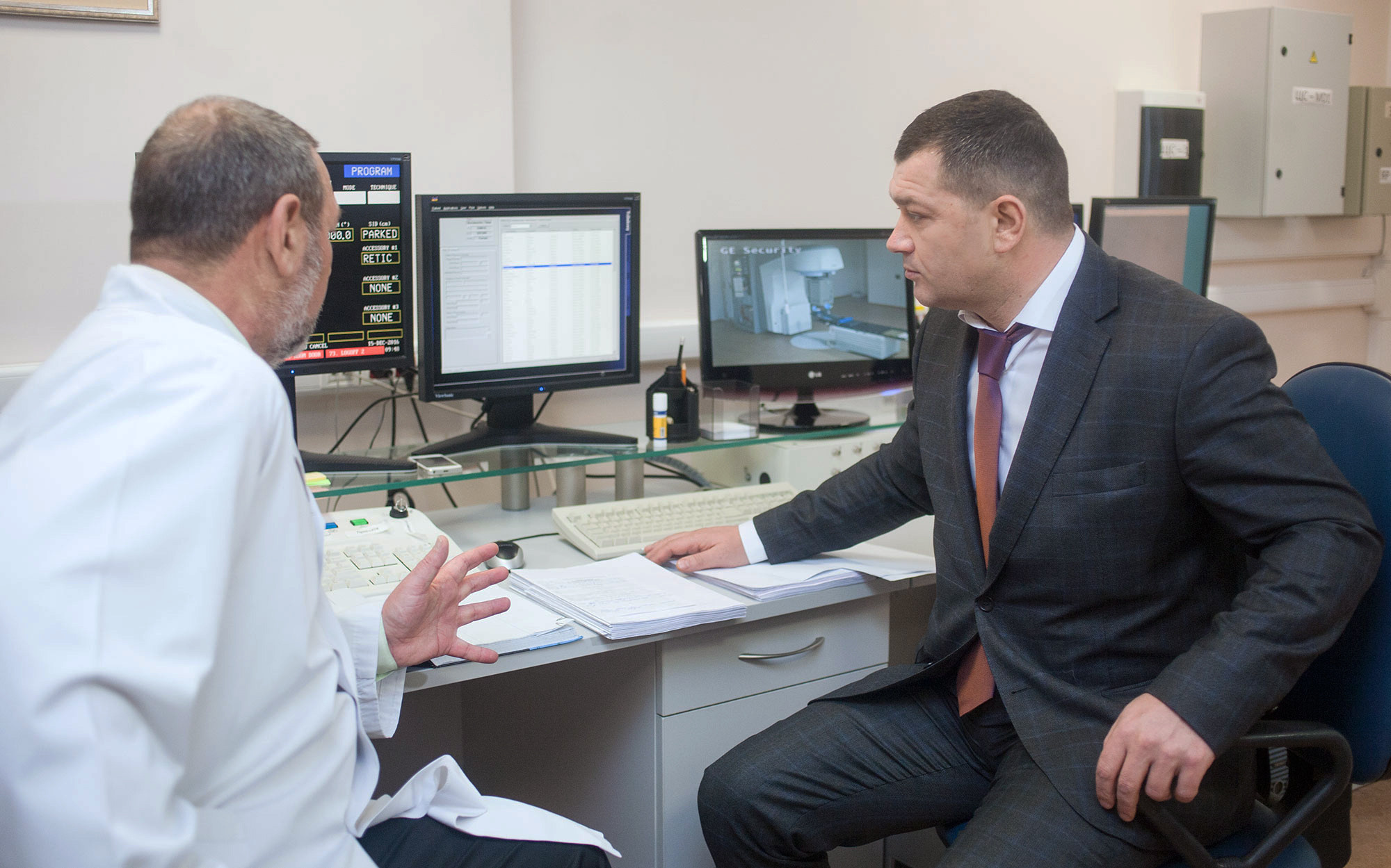 Reporting the Kyiv City Administration. Portrait family photographer in Berlin Elena Zakh