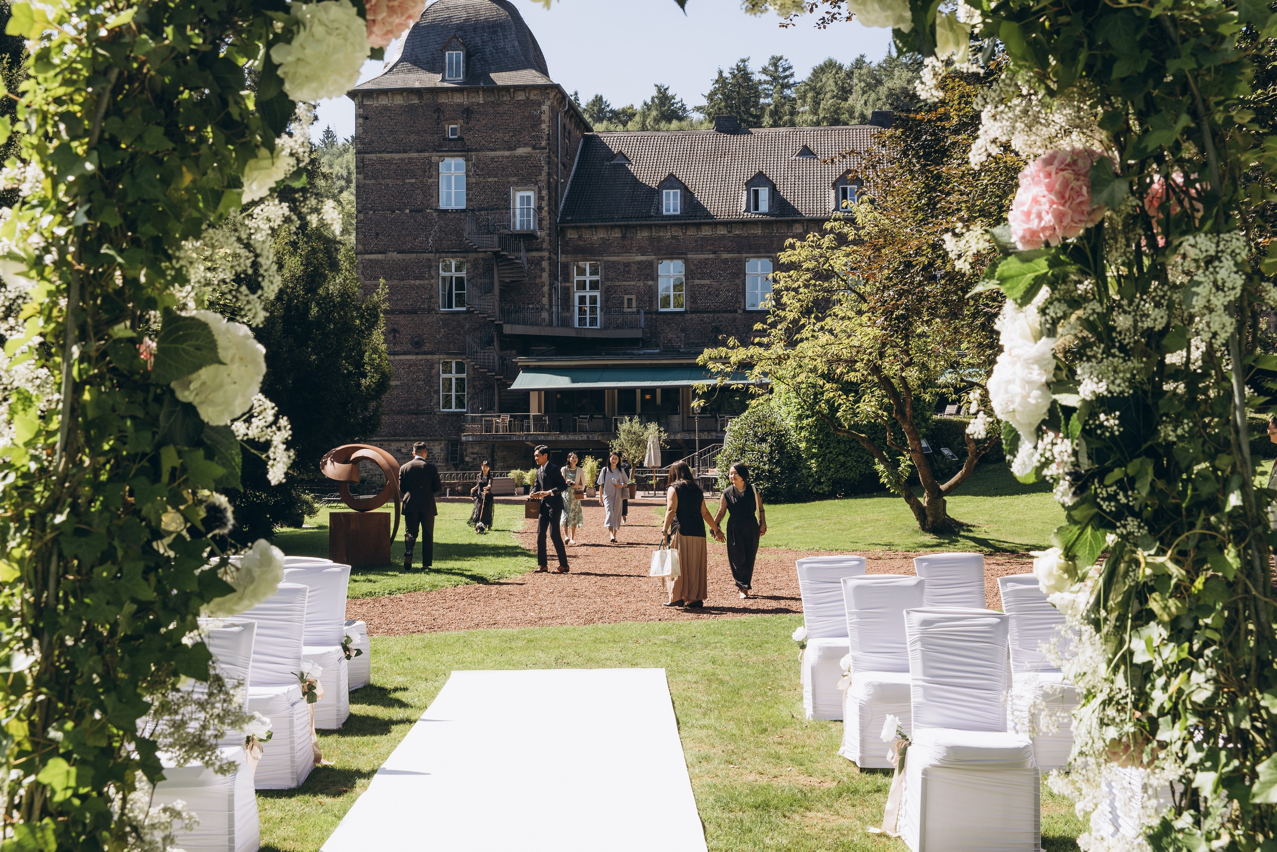 Wedding in Düsseldorf | Wedding Photographer & Videographer. Wedding Stories — Professional Wedding Photography & Videography in Germany, Italy, Spain & all across Europe