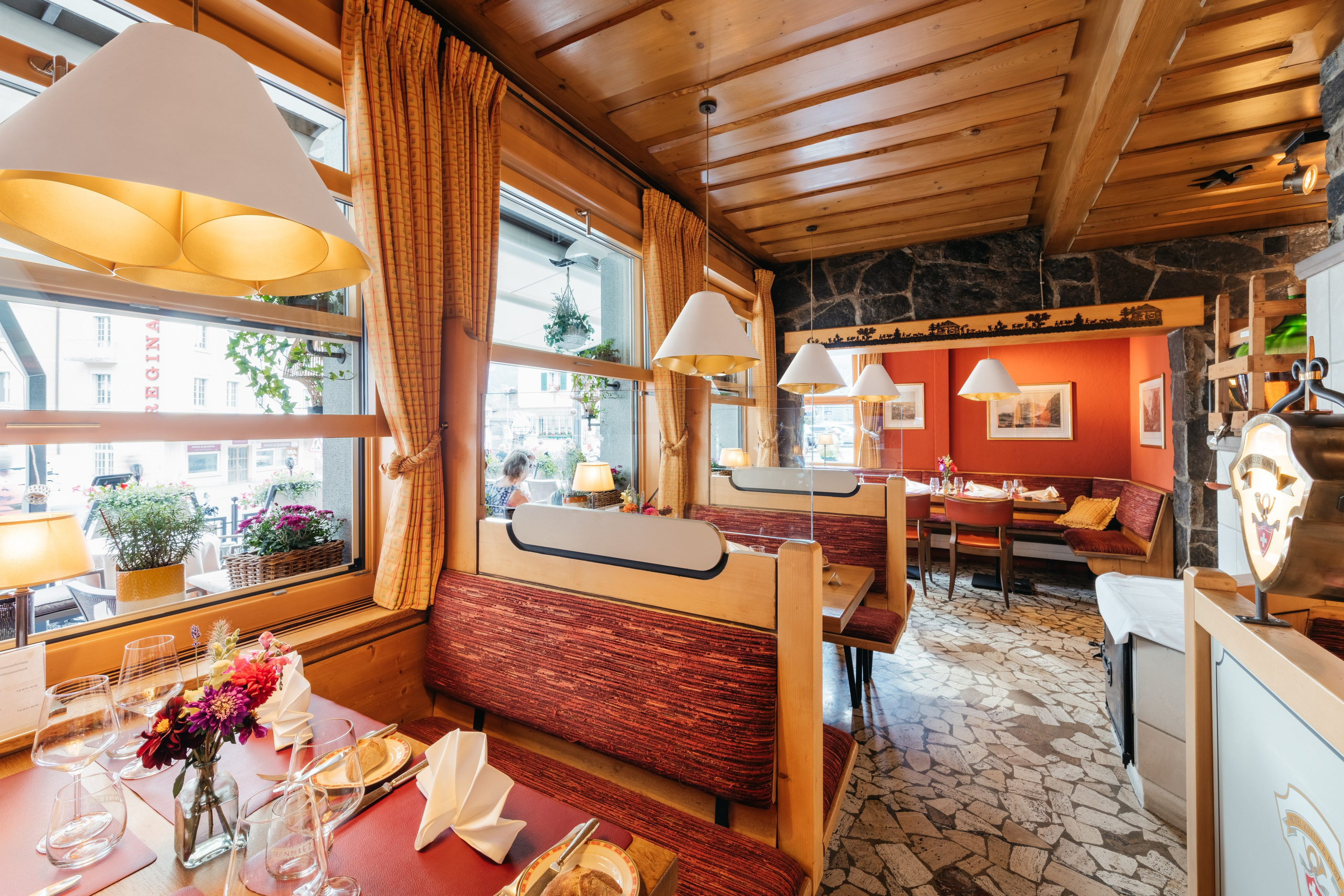 Hotel Kreuz Post, GRINDELWALD, Kt. BERN. Hallo! Ich bin Elena und arbeite als Immobilienfotografin