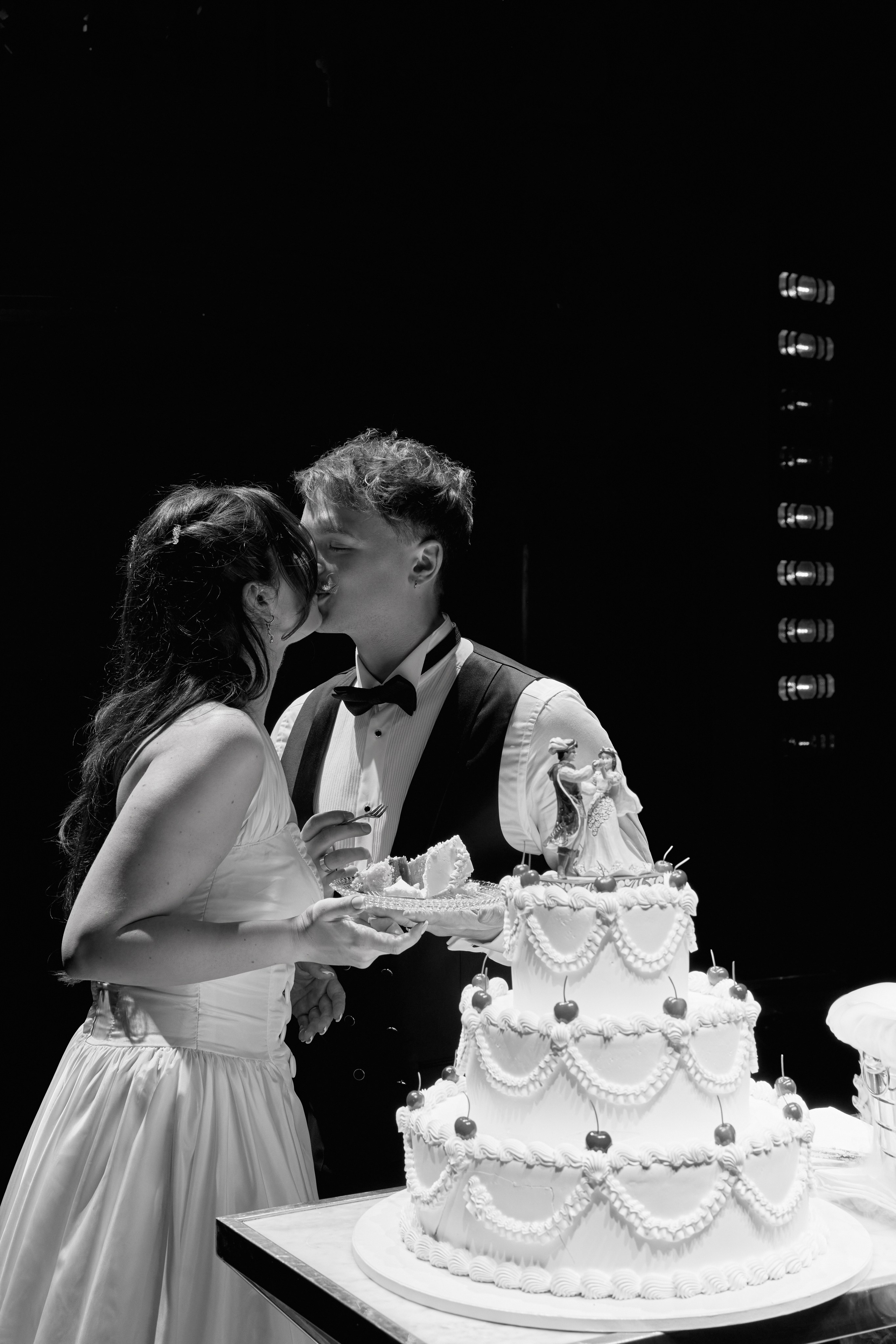 Wiktoria & Kacper. Pałac Goetz. Fotograf ślubny i rodzinny w Krakowie Yana Klymova