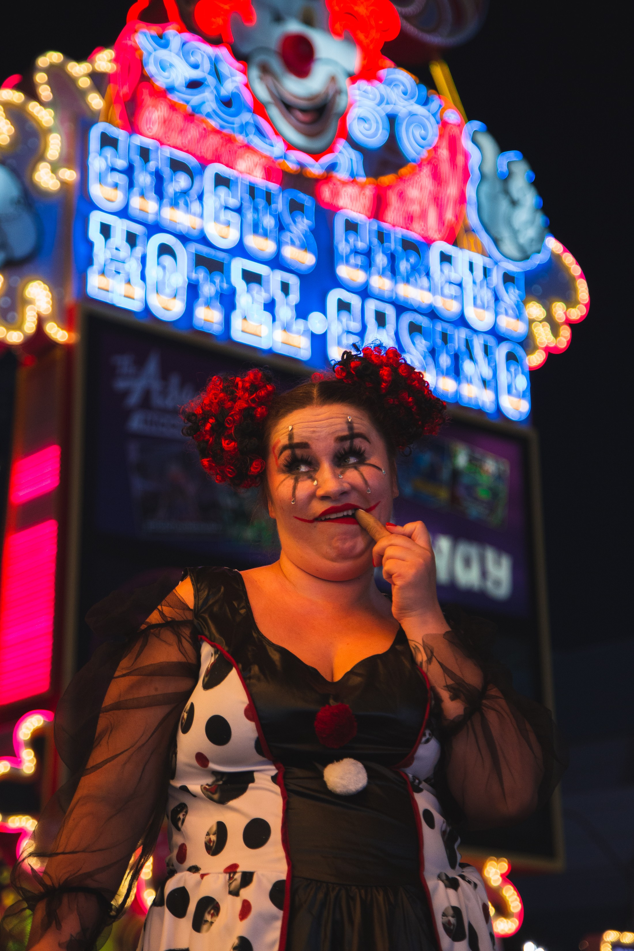 Crazy clowns. Wedding & elopement photographer Viktoriya Kravtsov. Las Vegas