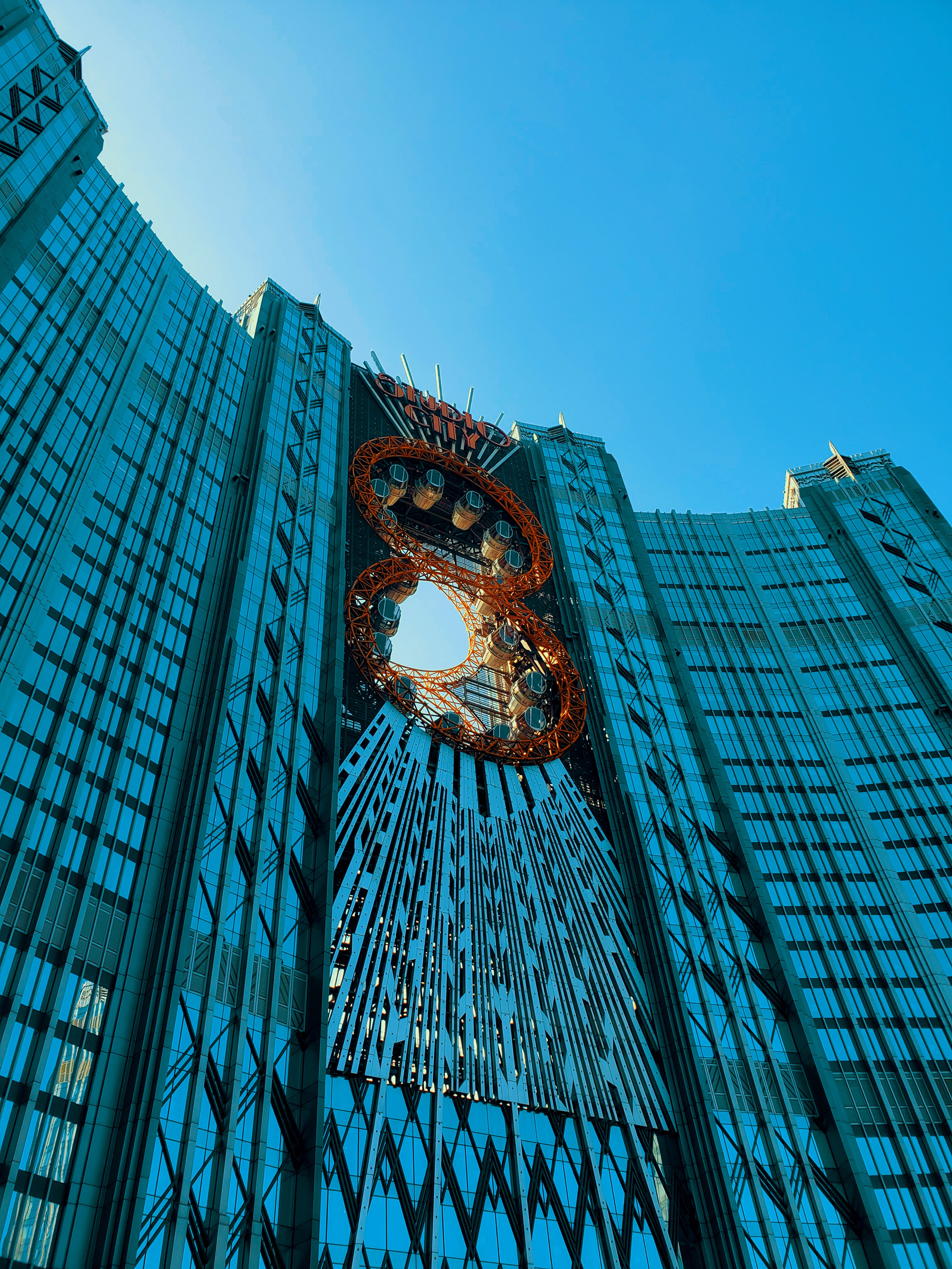 Studio City is a casino resort on the Cotai Strip in Cotai, Macau, China. It is Asia's first leisure resort to integrate television and film production facilities. 新濠影汇是位于中国澳门路凼金光大道的赌场度假村。 亚洲首家集影视制作设施为一体的休闲度假胜地