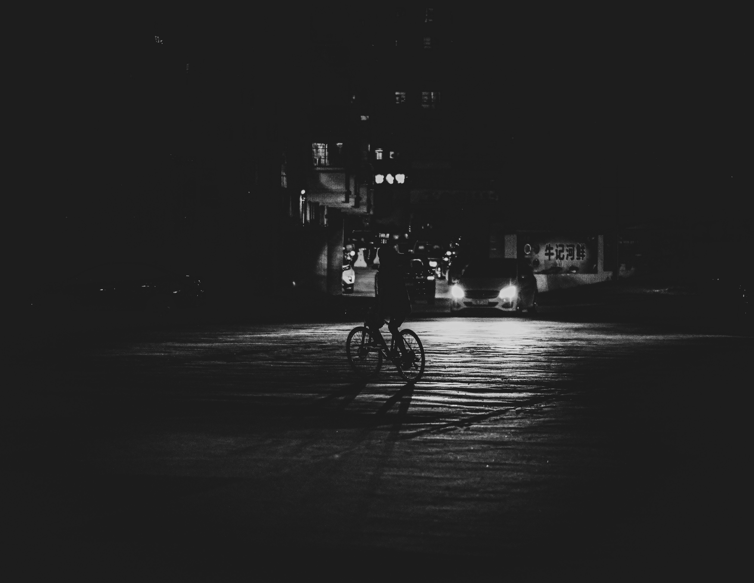 At night | Huizhou City | Candid photography | Black and White photography | Huizhou City | Black and White photography | Street Photography  | China in Black & White photographs | 晚上| 惠州市 | 坦诚摄影 | 黑白摄影 | 汕头市| 黑白摄影 | 街头摄影 | 黑白照片中的中国 | 高分辨率照片 | Camera: FUJIFILM X-Pro3 56mm F1.2