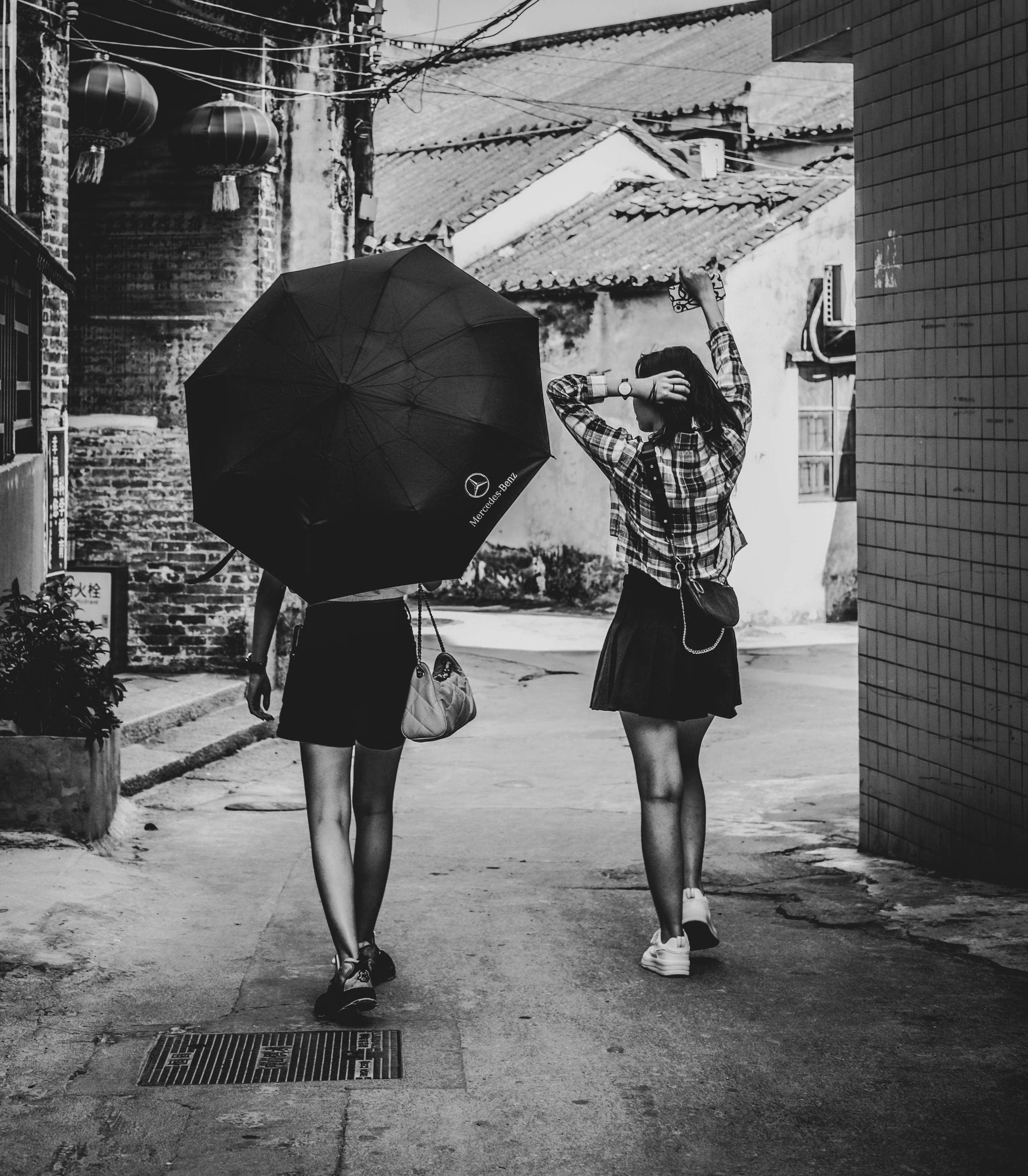 Two girls in Zhongshan City  | Black & White Photography | China Town | China  | 中山市的两个女孩 | 黑白摄影 | 中国城 | 中国