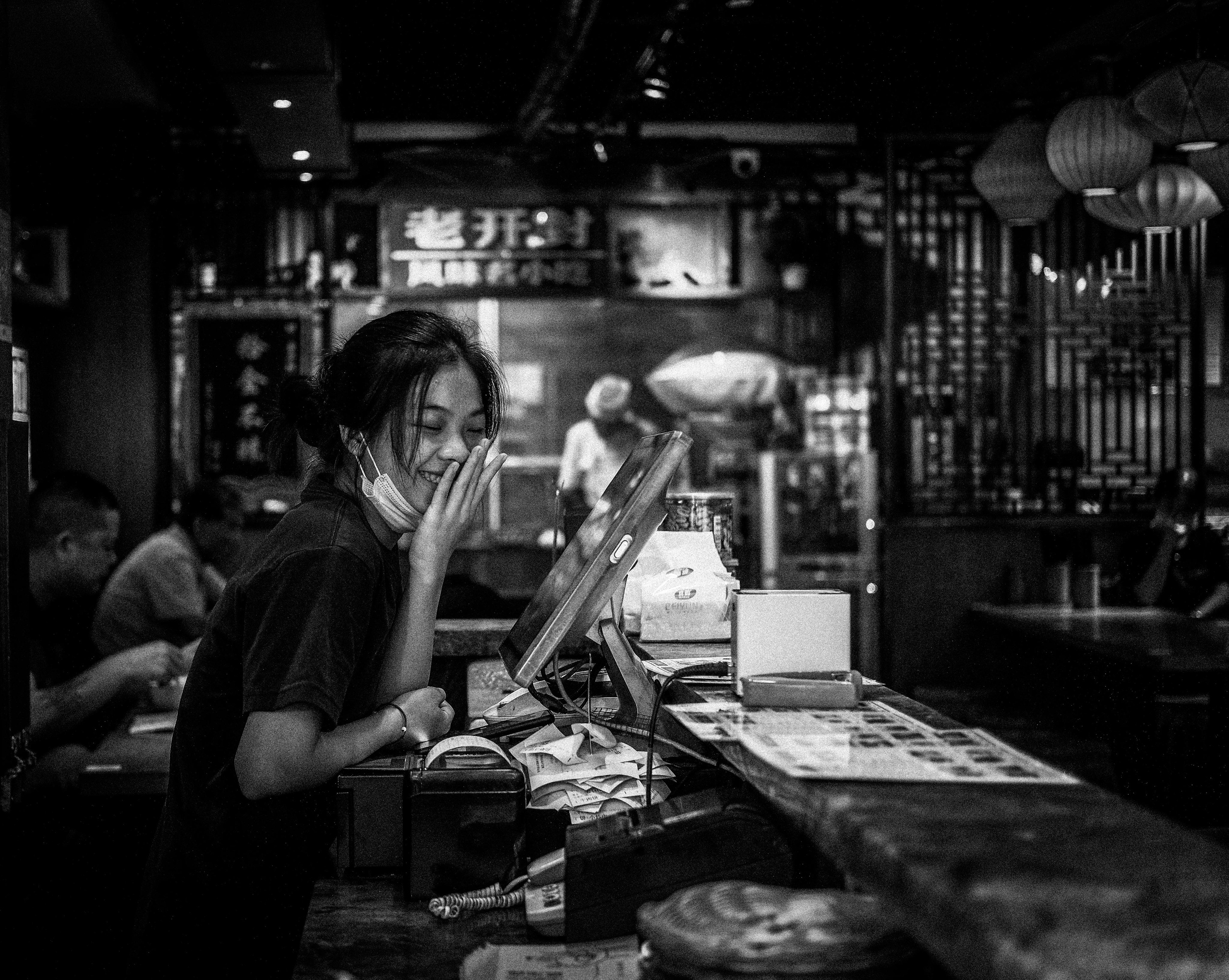 Shy Smile | China in Black & White photographs |  Black and White Photo |  Shenzhen City | China | 害羞的微笑 | 黑白照片中的中国| 高分辨率照片| 黑白照片| 深圳市 | 中国