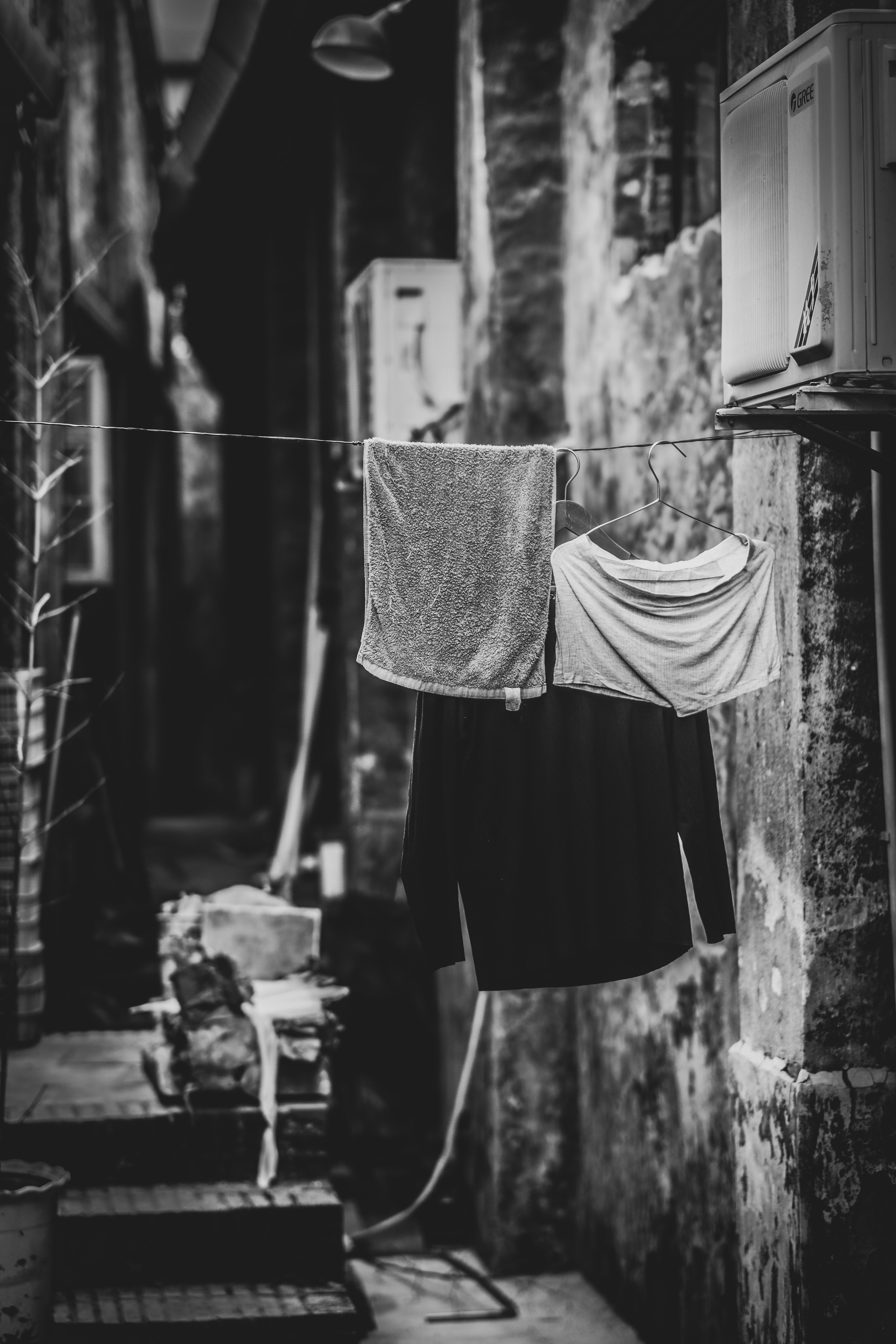 Drying Clothes | China in Black & White photographs | Chinatown | Huizhou City | China | 晾晒衣服 | 黑白照片中的中国| 高分辨率照片 | 中国城 | 惠州市| 中国