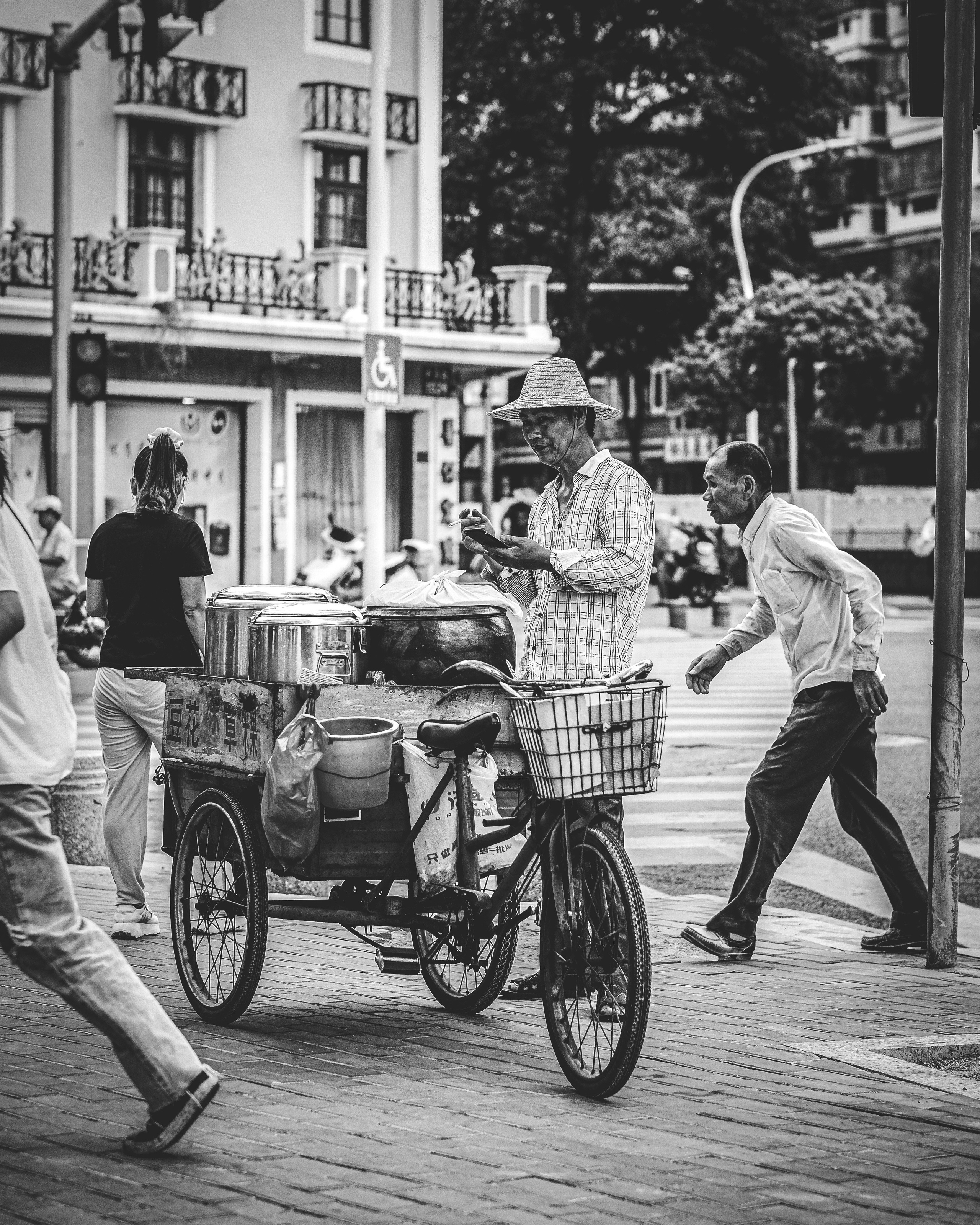 Candid photography | Black and White photography | Shantou City | Black and White photography | Street Photography  | China in Black & White photographs | 坦诚摄影 | 黑白摄影| 汕头市| 黑白摄影| 街头摄影| 中国黑白照片| 高分辨率照片 | Camera: FUJIFILM X-Pro3 56mm F1.2