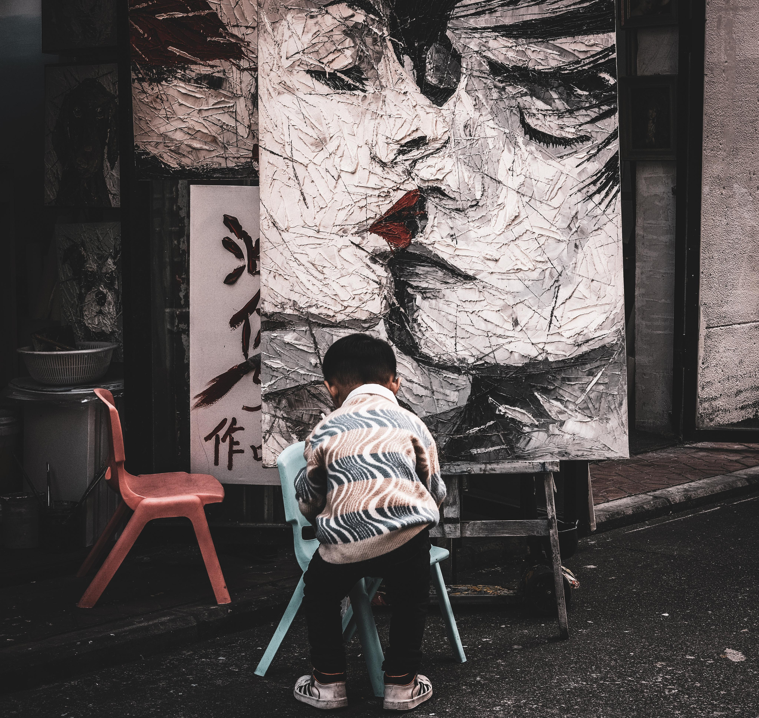 A boy | Dafen Oil Painting Village (Shenzhen) | Dafen Village | Shenzhen City | Dafen is a suburb of Buji, Longgang. 一个男孩 | 大芬油画村（深圳） | 大芬村 | 深圳市 | 大芬是龙岗布吉郊区。