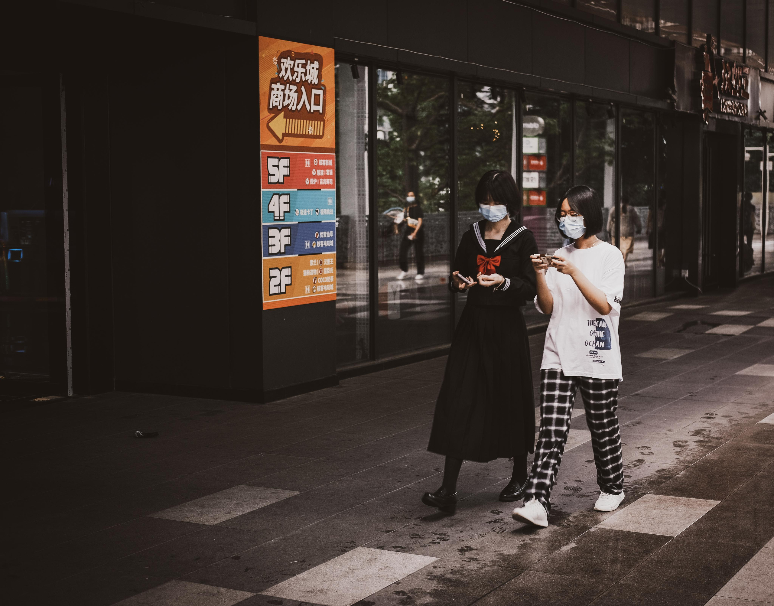 School Girls | Laojie Station |  Street Photography | Shenzhen | China | 女学生 | 老街站 | 街头摄影 | 深圳 | 中国