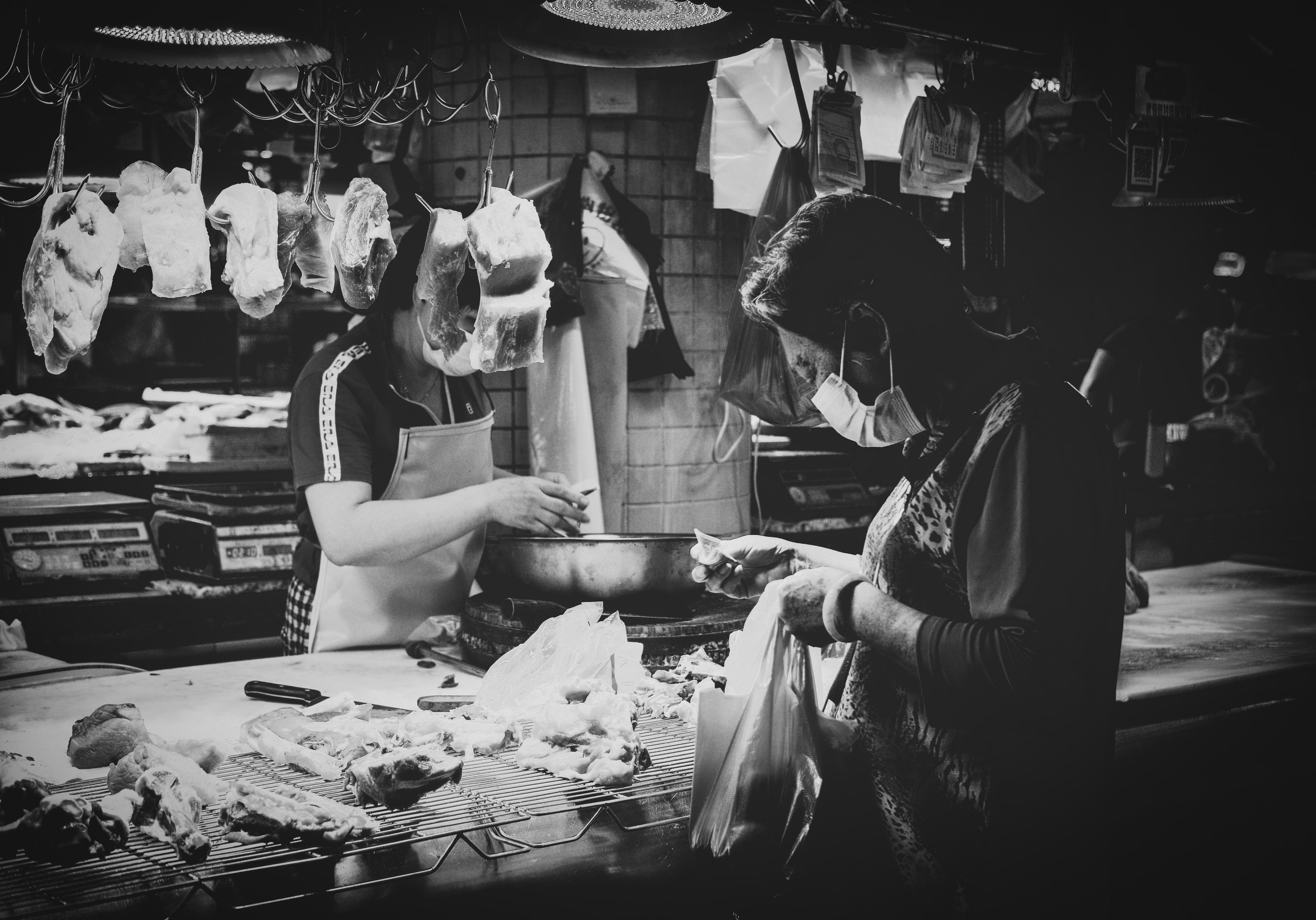 Meat Market in Guangzhou | Guangzhou City | China in Black & White photographs | 广州肉类市场 | 广州市 | 黑白照片中的中国