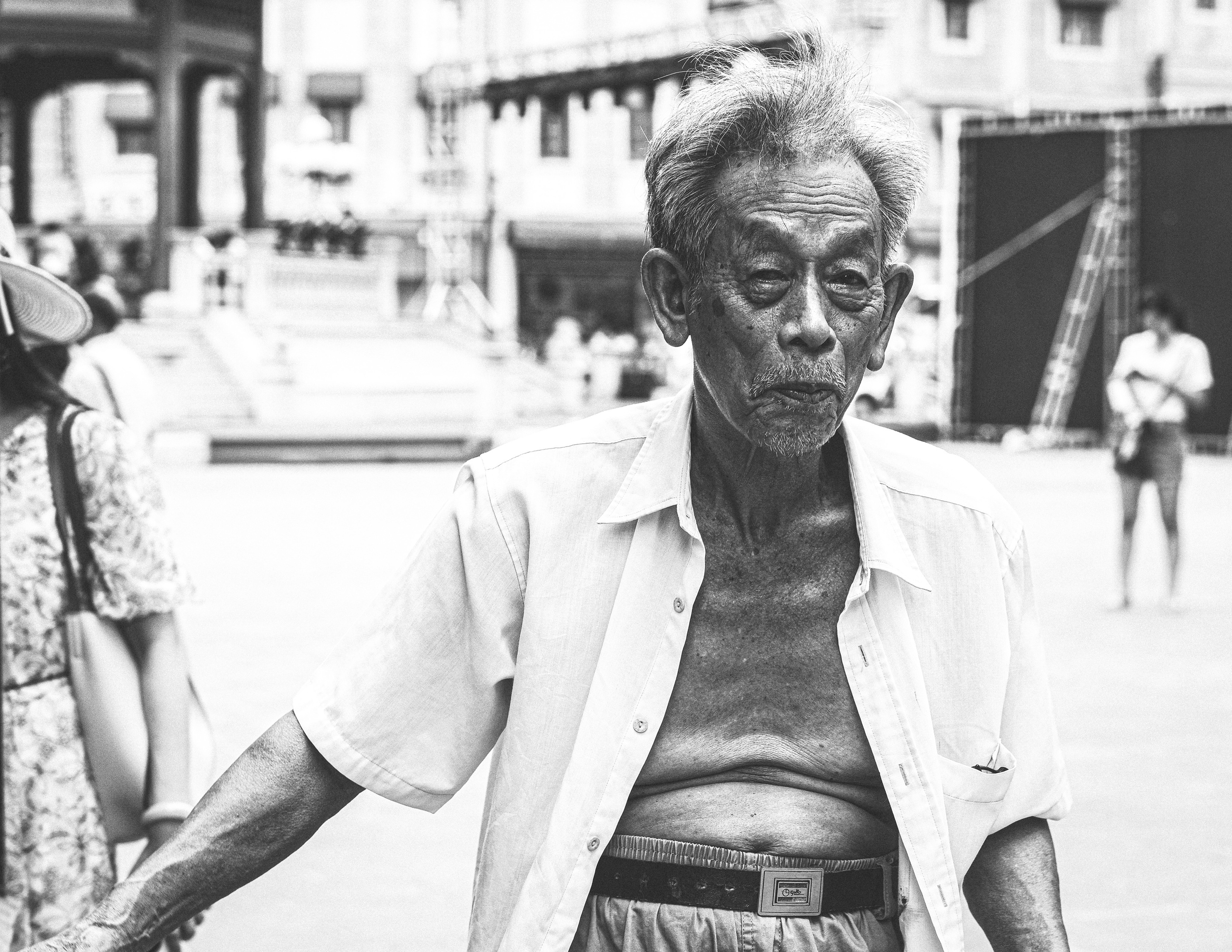 Male portrait in Black and White | Candid photography | Black and White photography | Shantou City | Black and White photography | Street Photography  | China in Black & White photographs | 黑白男性肖像| 高分辨率照片| 坦诚摄影 | 黑白摄影 | 汕头市 | 黑白摄影 | 街头摄影 | 黑白照片中的中国 | Camera: FUJIFILM X-Pro3 56mm F1.2