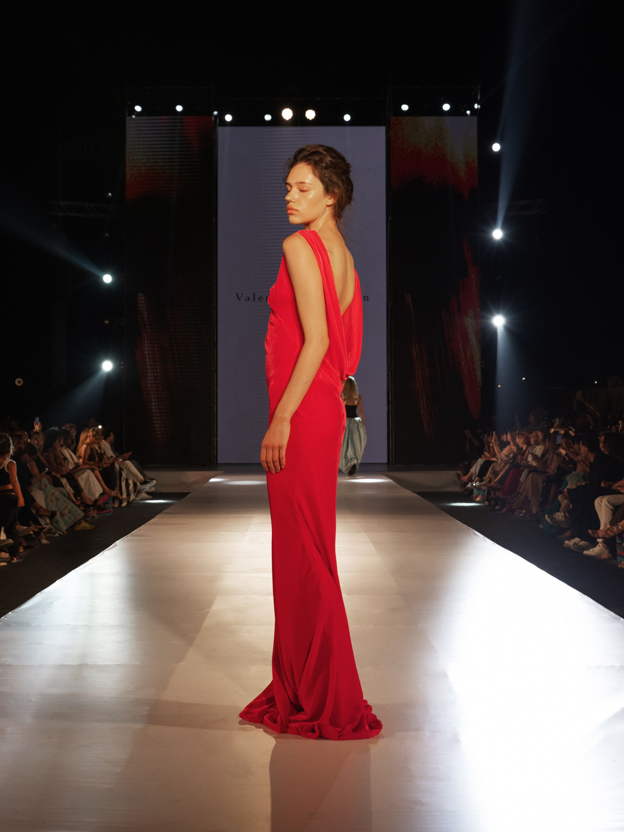 Valentin Yudashkin x AFW 2026. Фотограф Баку Тбилиси