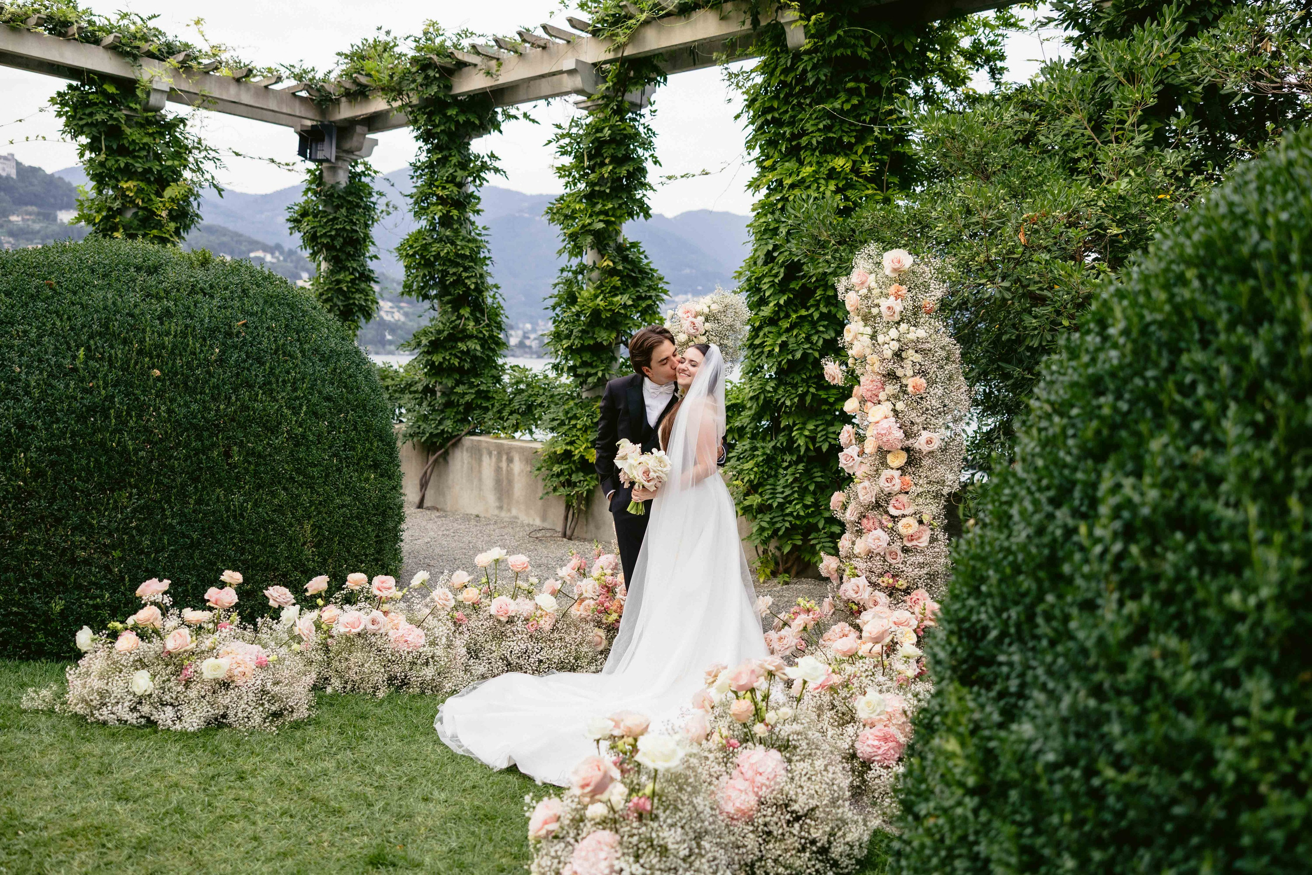 Lake Como Wedding — Villa Carminati Resta. Hochzeitsfotograf Deutschland & Destination Weddings | Moderne Hochzeitsfotografie