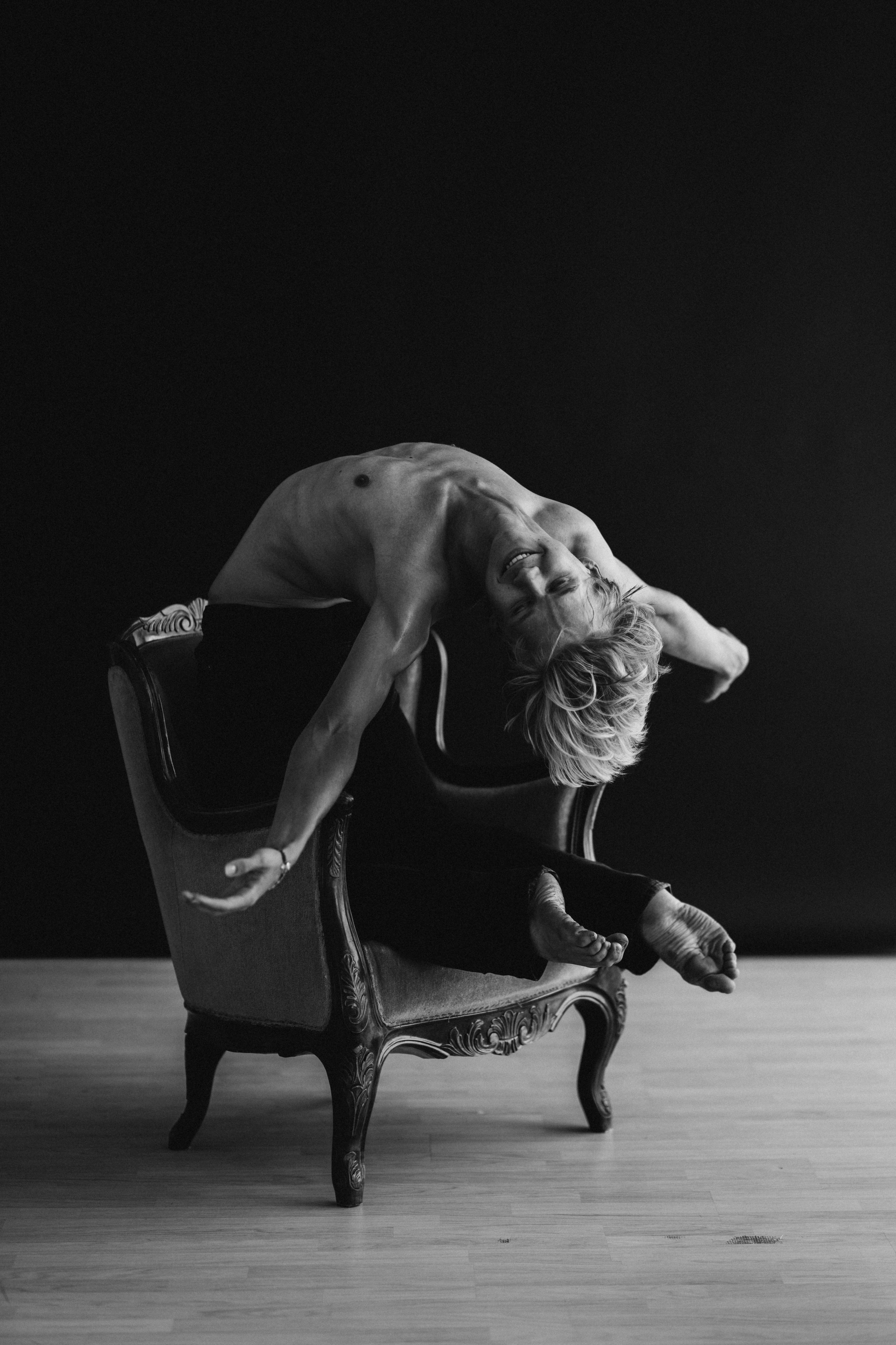 DANCERS. Victoria Olonen – Cinematic Portrait Artist | Helsinki & Europe