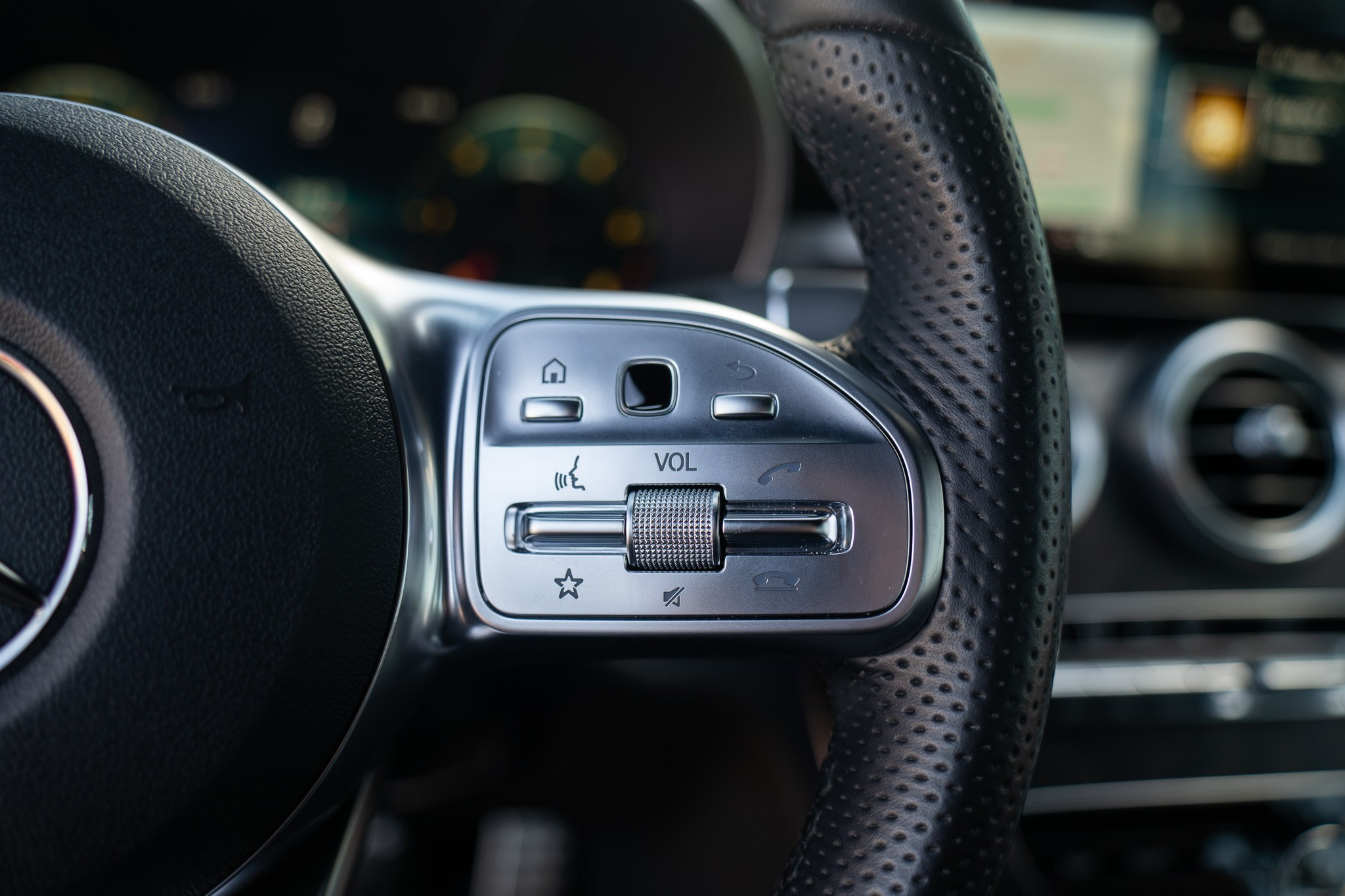 Mercedes-Benz C220 D 4MATIC. LOHA VISUALS — AUTOMOTIVE PHOTOGRAPHY