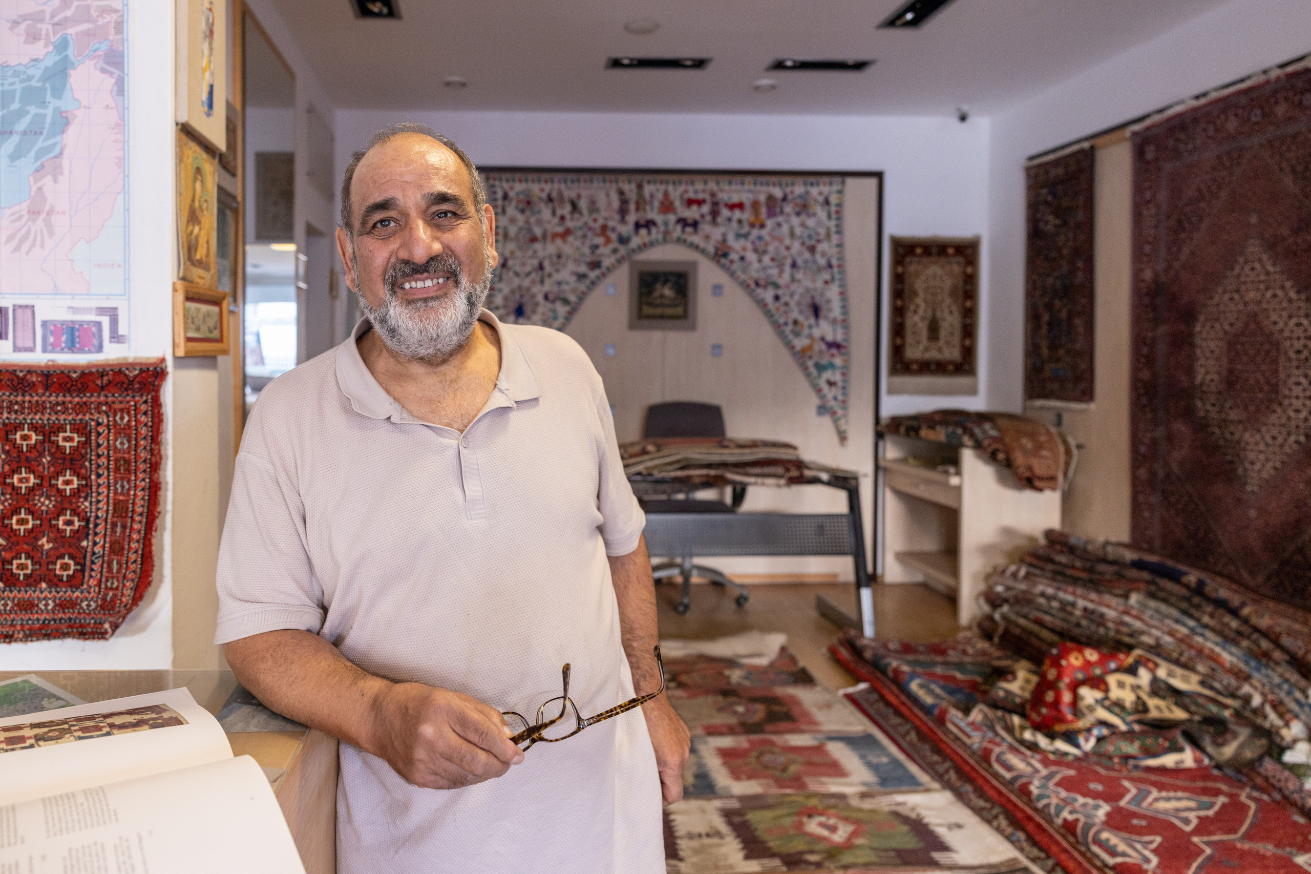 Teppichrestaurator, Salzburg, 2024. Guzel Kolobova| Fotografin| Salzburg