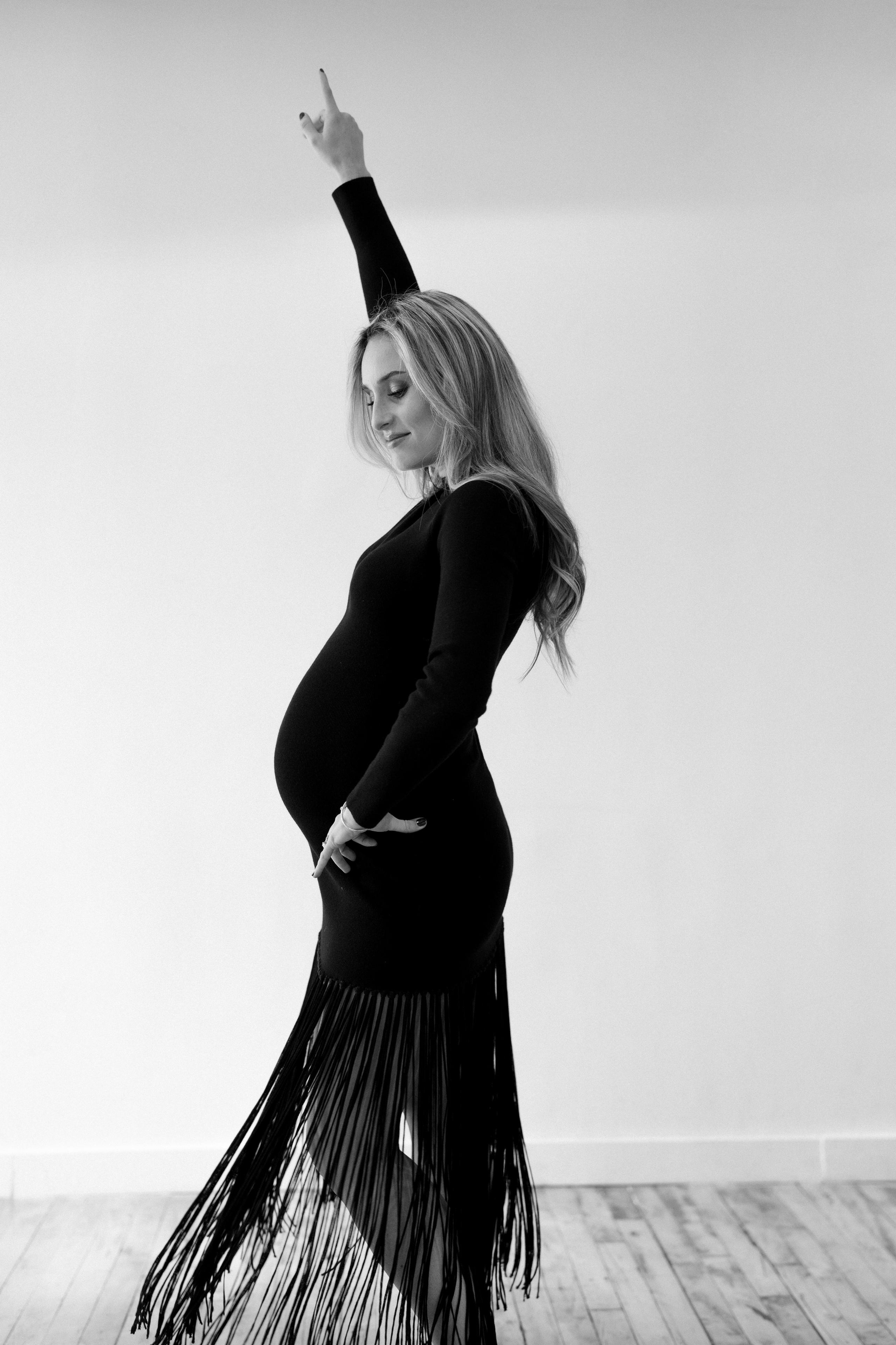 Alexa. Modern maternity photographer in Long Island New York