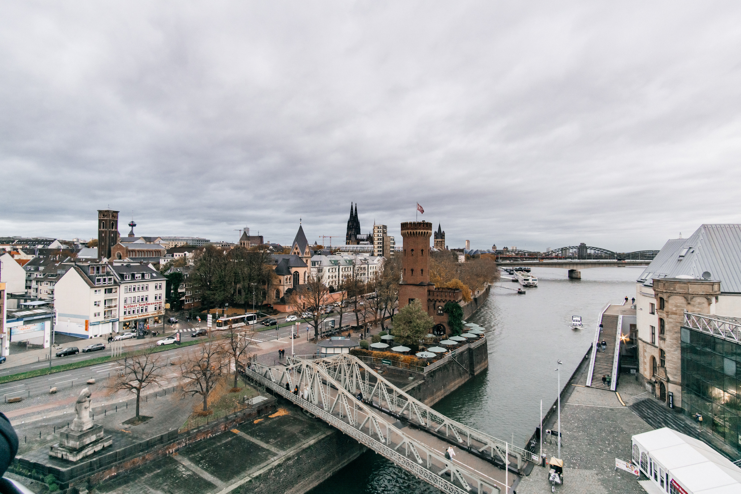 A beautiful couple in Cologne. Wedding Photographer Germany