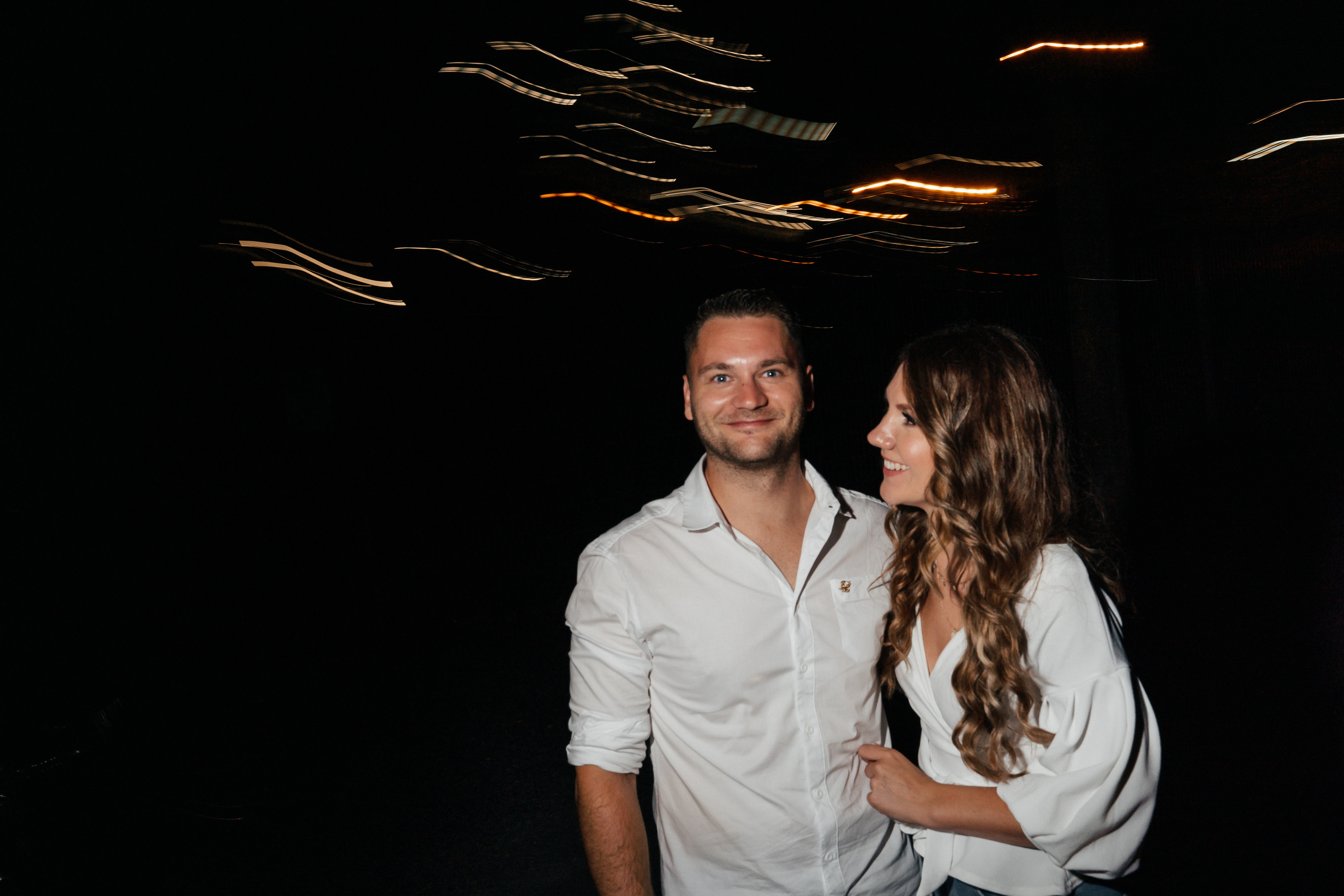 Ein wunderschönes Paar am Rheinufer. Hochzeitsfotograf für Moers, Niederrhein, Düsseldorf, NRW und Deutschland