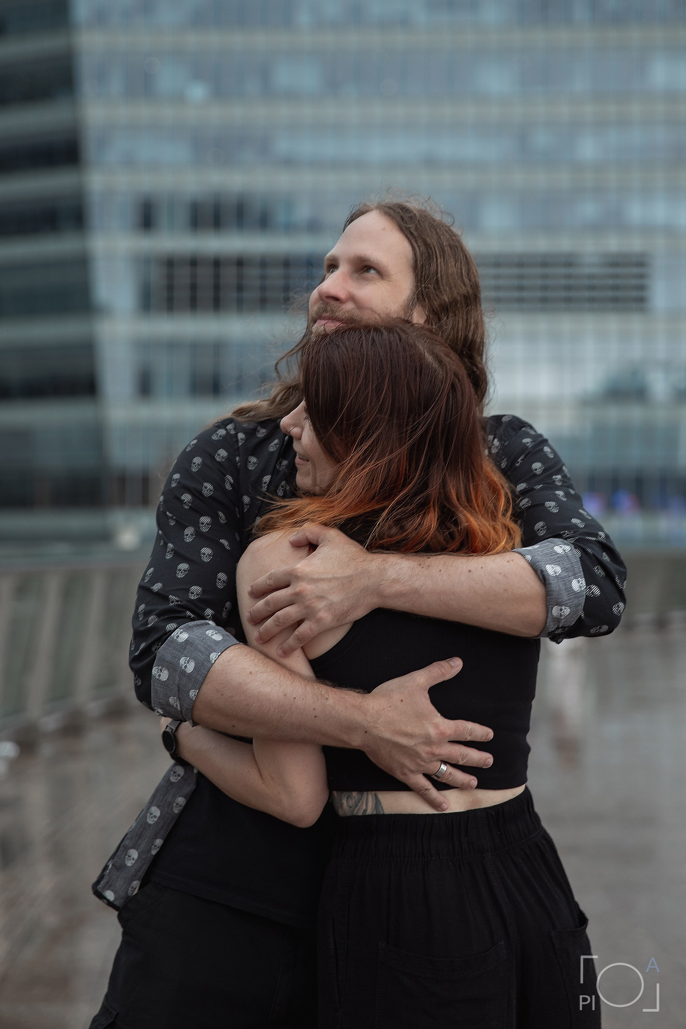 Любовь, объятия. Мужчина и женщина влюблены. Фотосессия в Шанхае