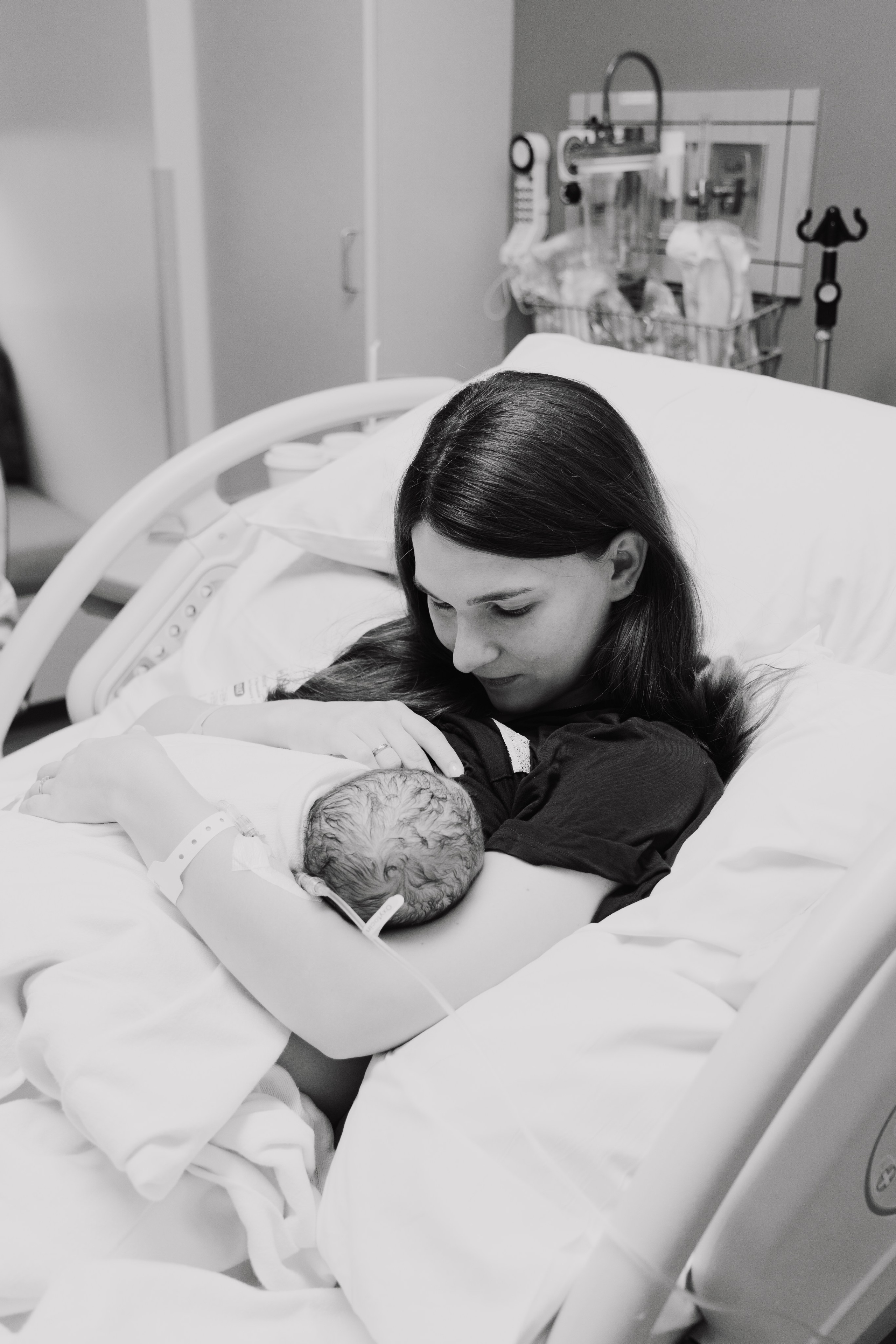 Childbirth. Eikanmedia | Photographer and videographer capturing weddings, families, engagements, pregnancy & newborns | Vancouver, WA | USA