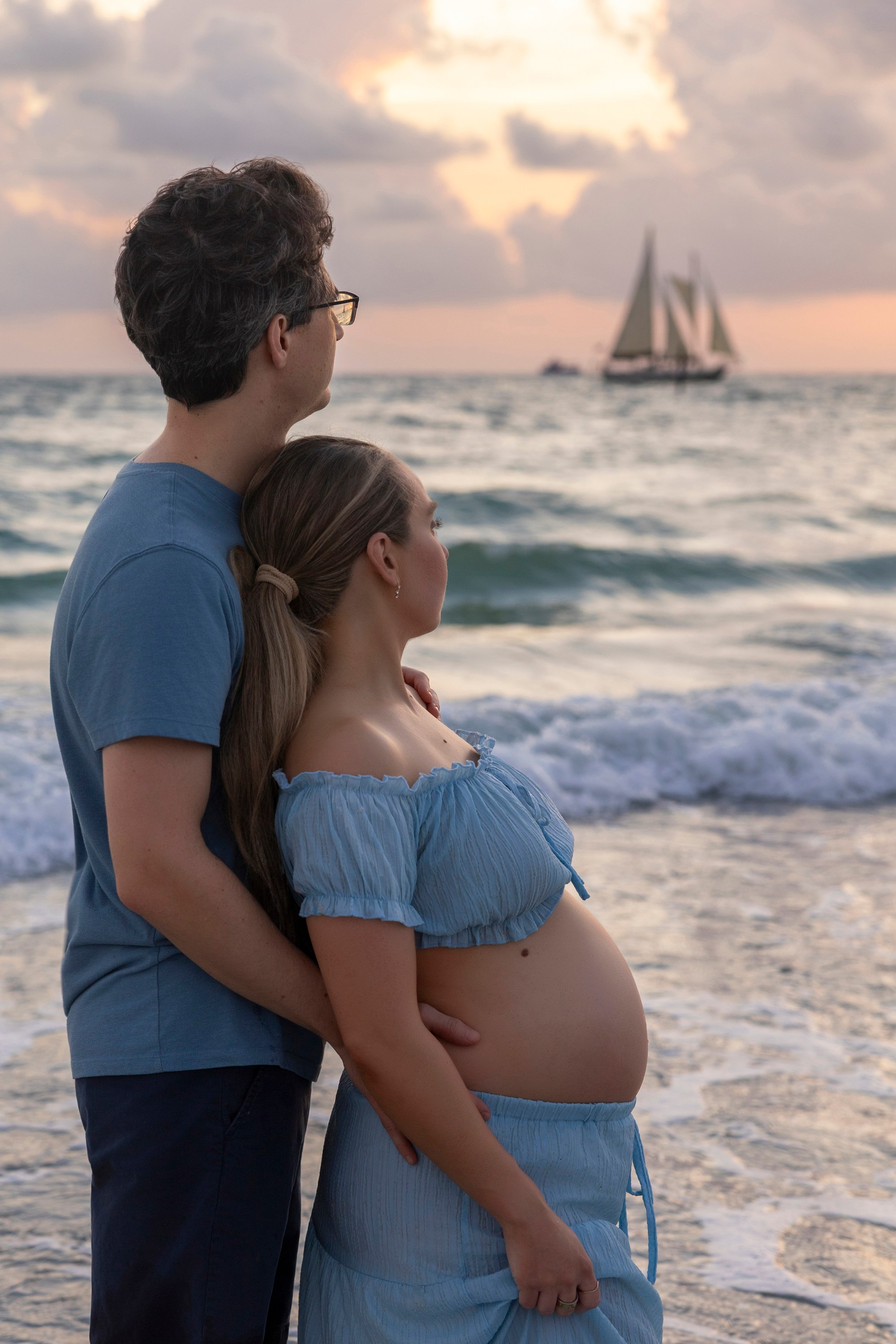 Pregnancy photos. Newborn photographer in Tampa Bay Area, FL