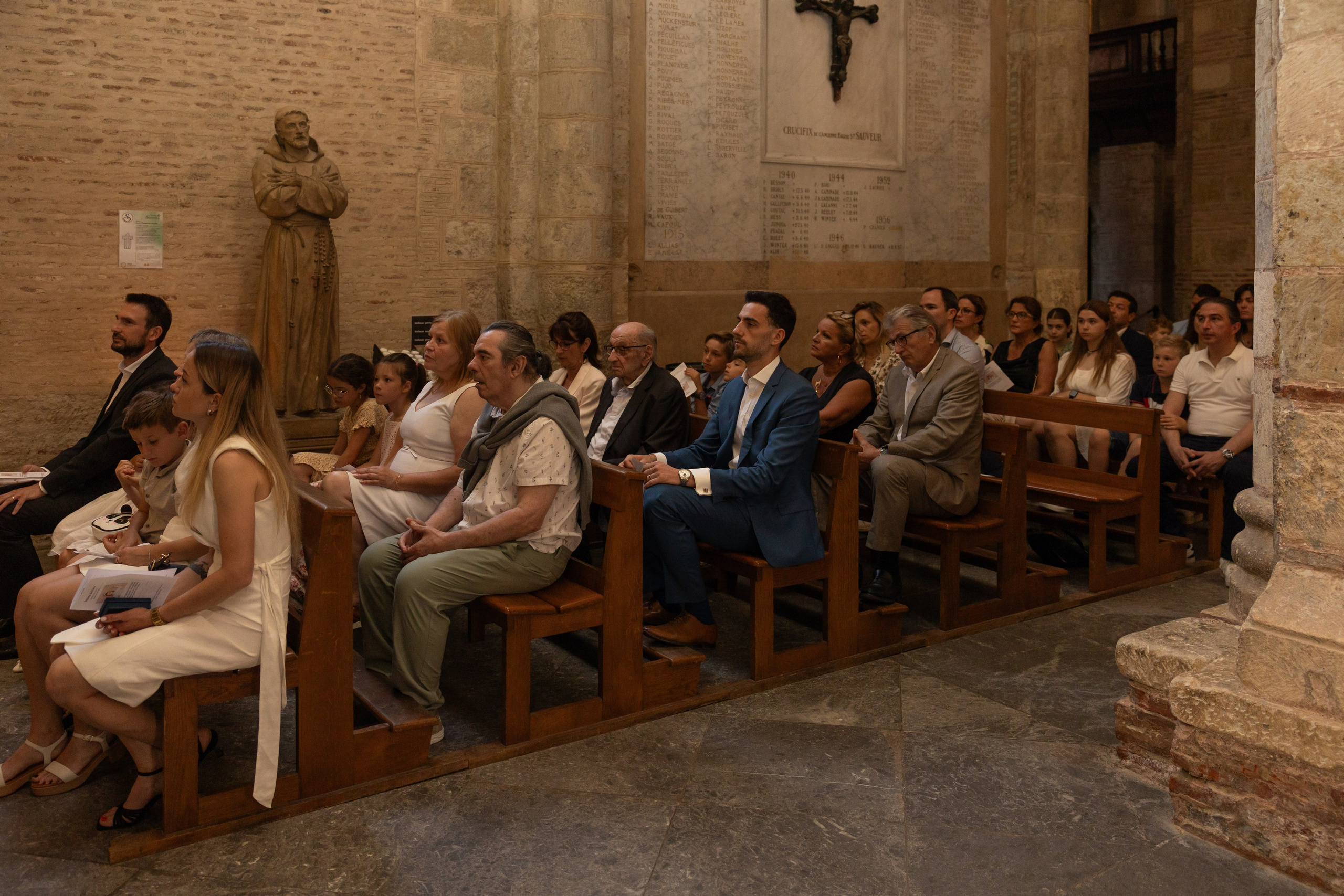 The Baptism of Diana in the Church of Saint-Sernin in Toulouse. Eugénie Smirnova — Photographe à Toulouse et dans le Sud-Ouest
