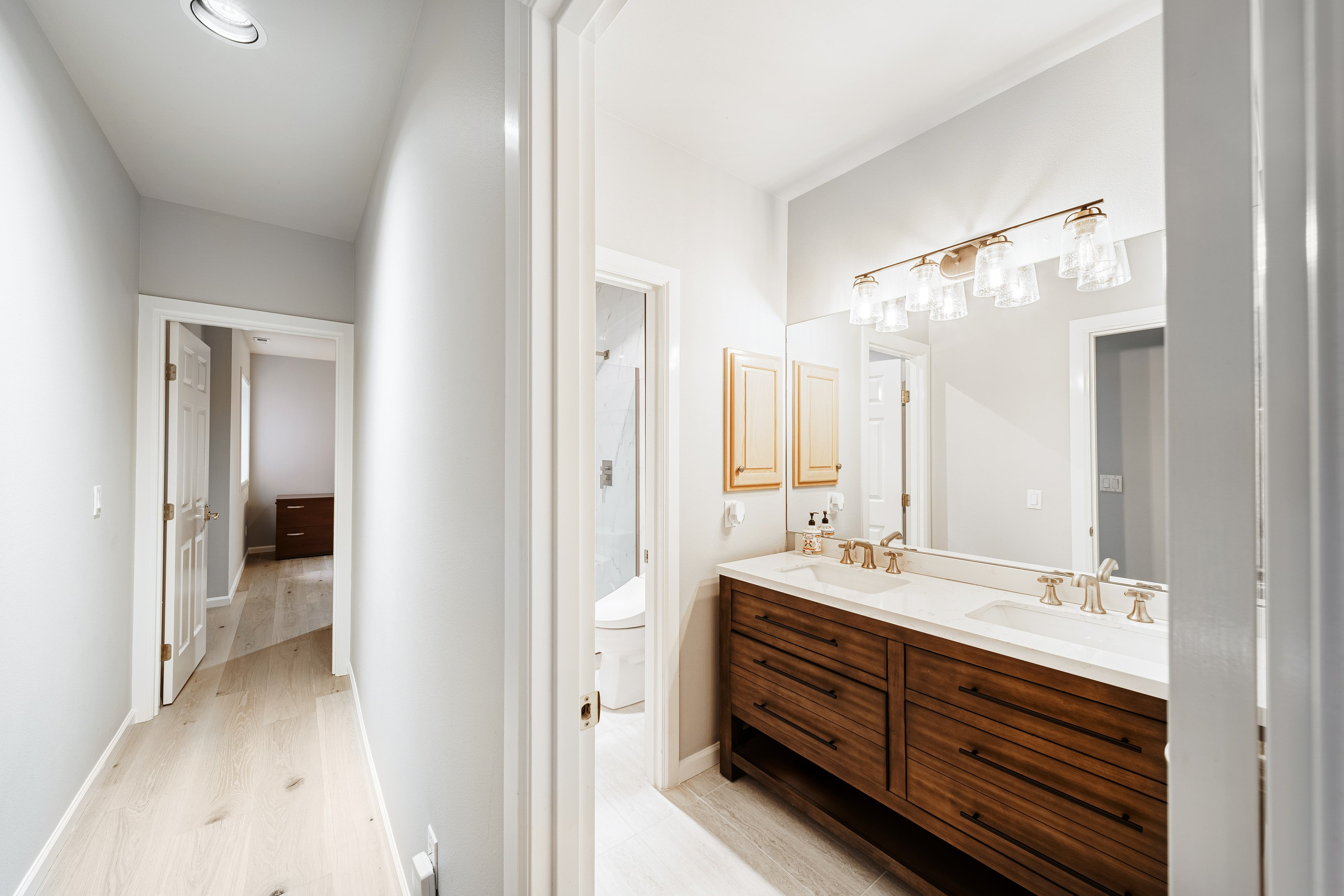 Real Estate photography. Washington state. EVAN ARISTOV WEDDING PHOTOGRAPHY — Seattle Wedding Photographer