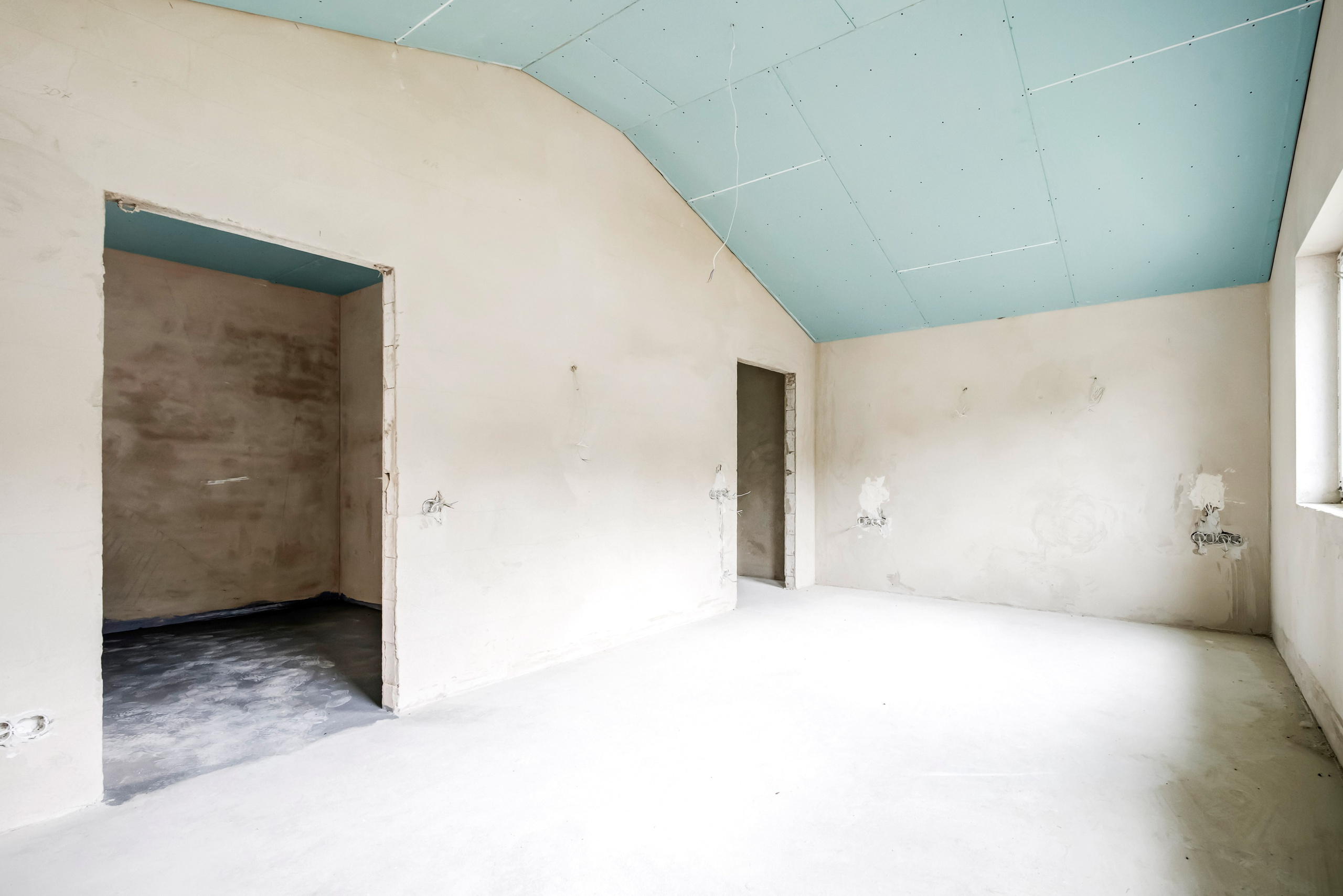 Pagubės sodų 11-oji 16, Vilnius. Namas su nepilna apdaila. Elina Sapiega fotografė Vilniuje