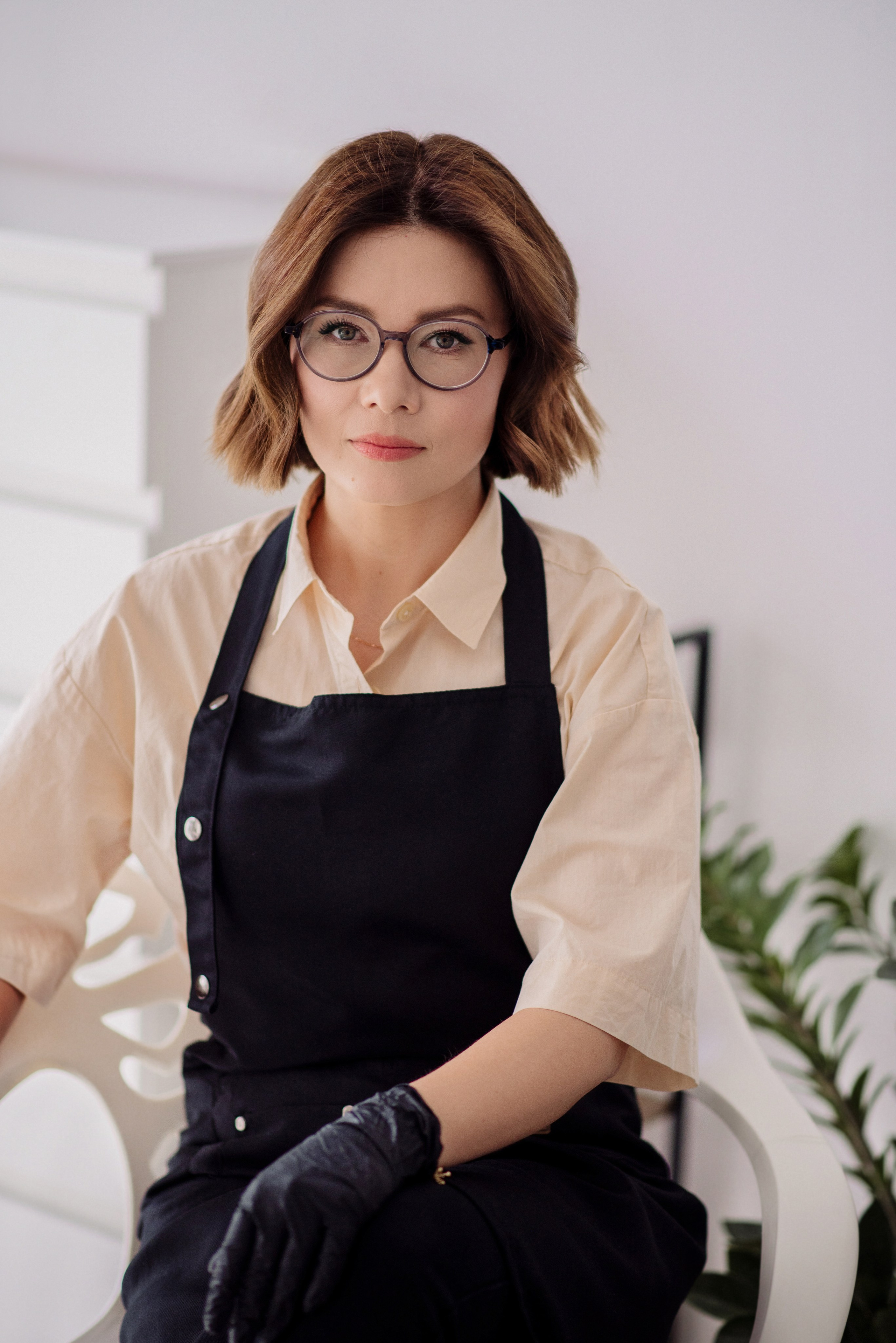 Ella, manicurist. Www.iastakhova.com