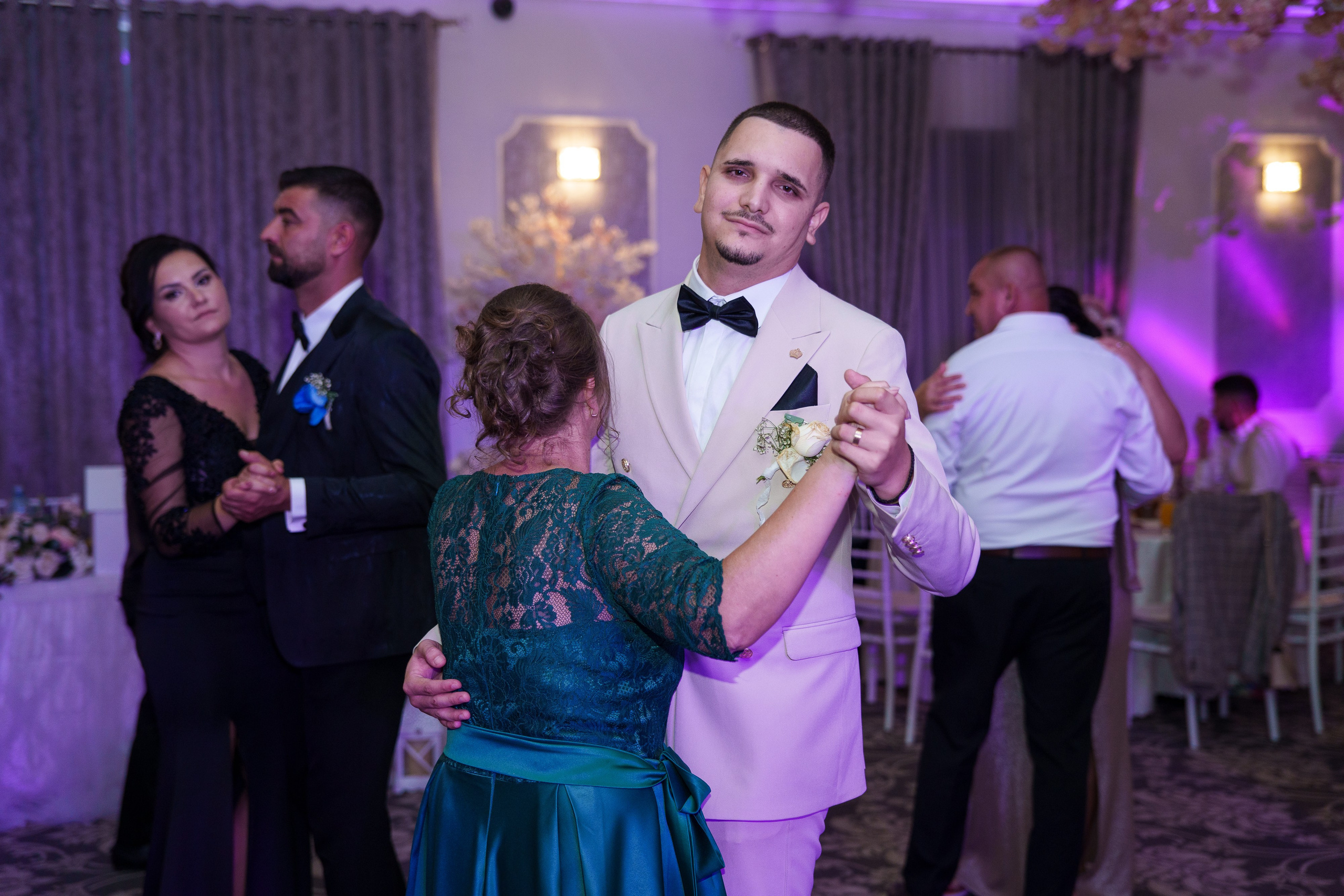 Bella & Adi. Foto Studio — Fotograf de evenimente, nunti, botezuri, portrete