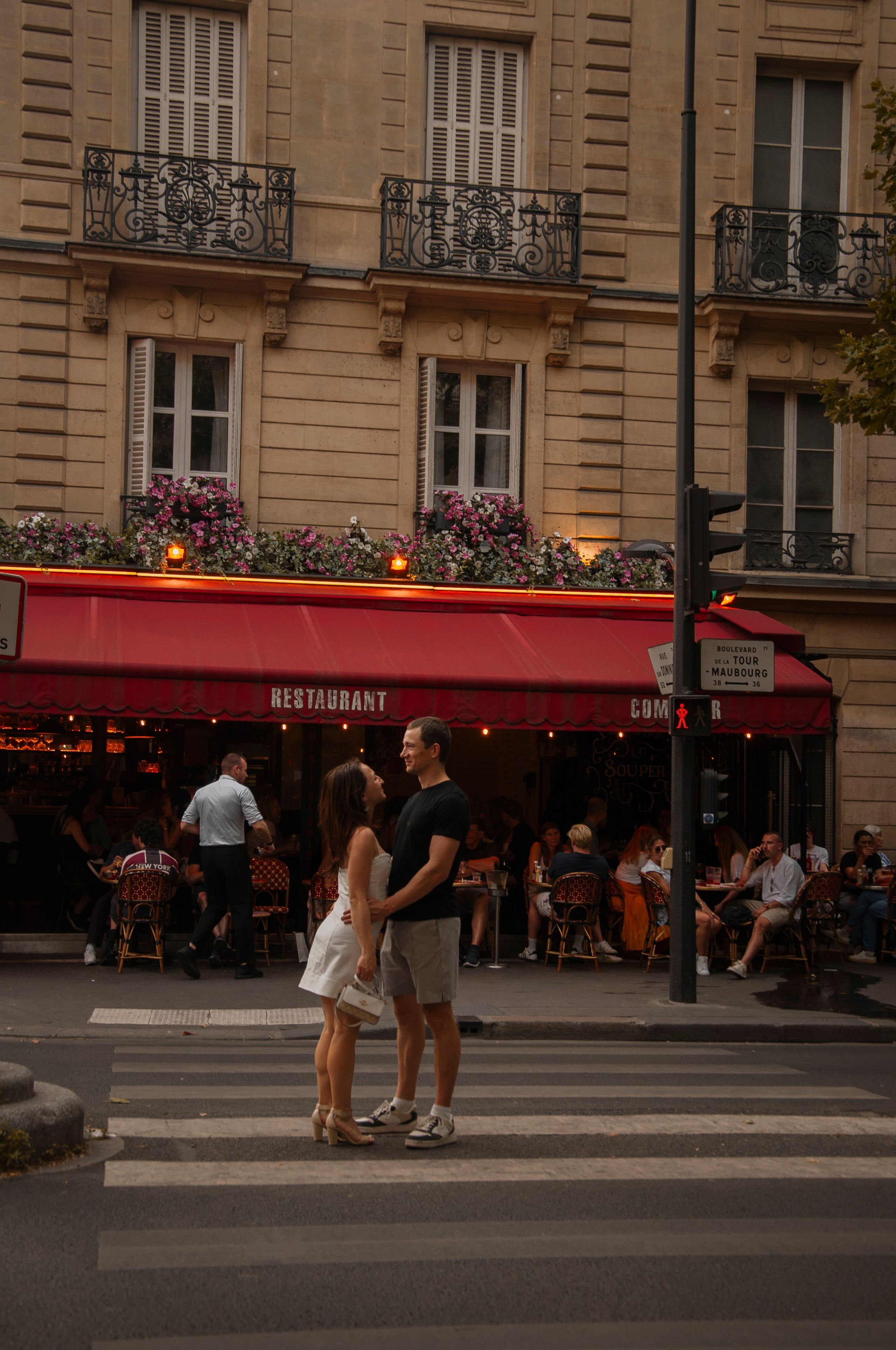 Summer couple photoshoot. Paris photographer — Polina Osipova