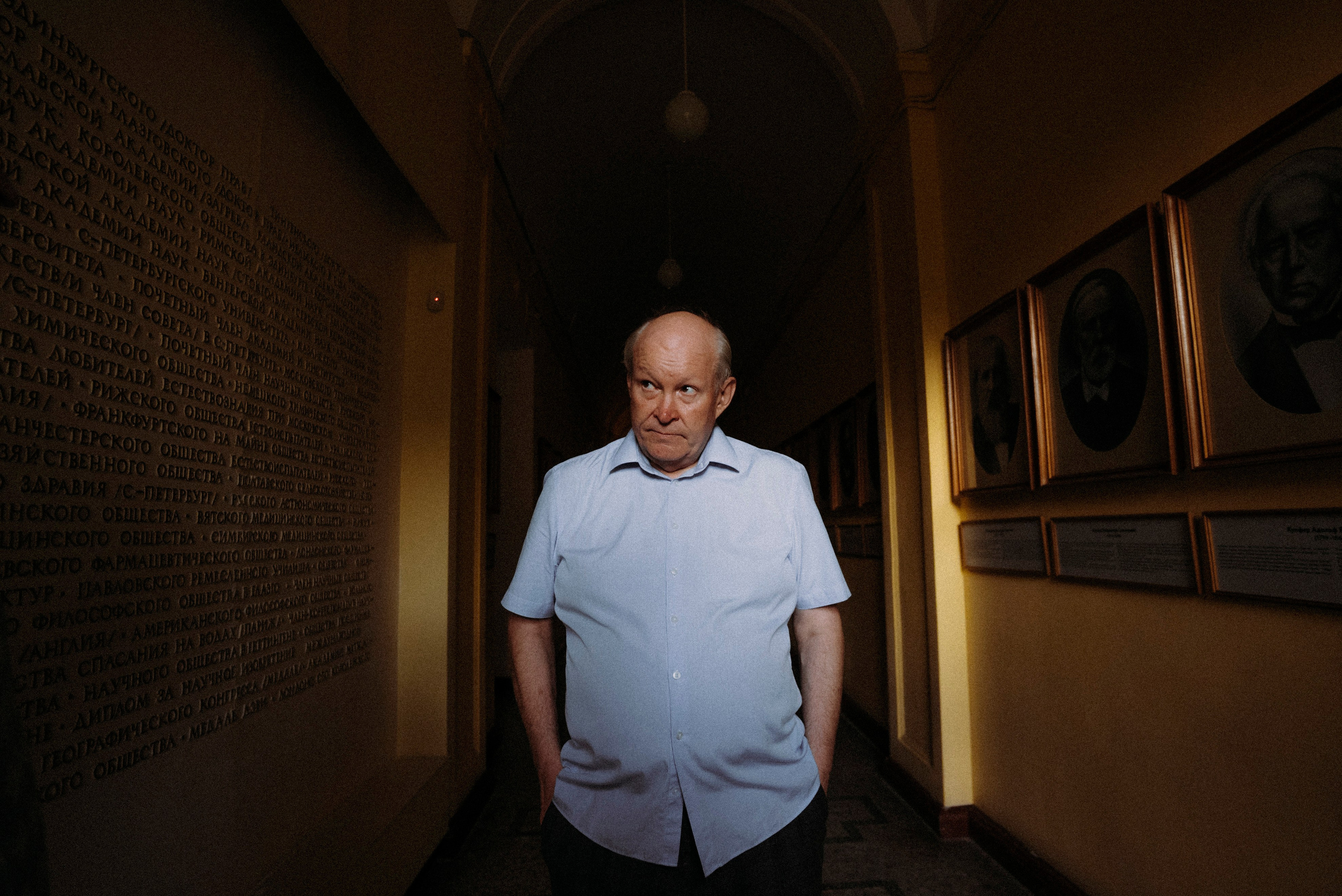 ЛИКИ НАУКИ. Стрит-фотография, полная абсурда, идиотизма и красоты