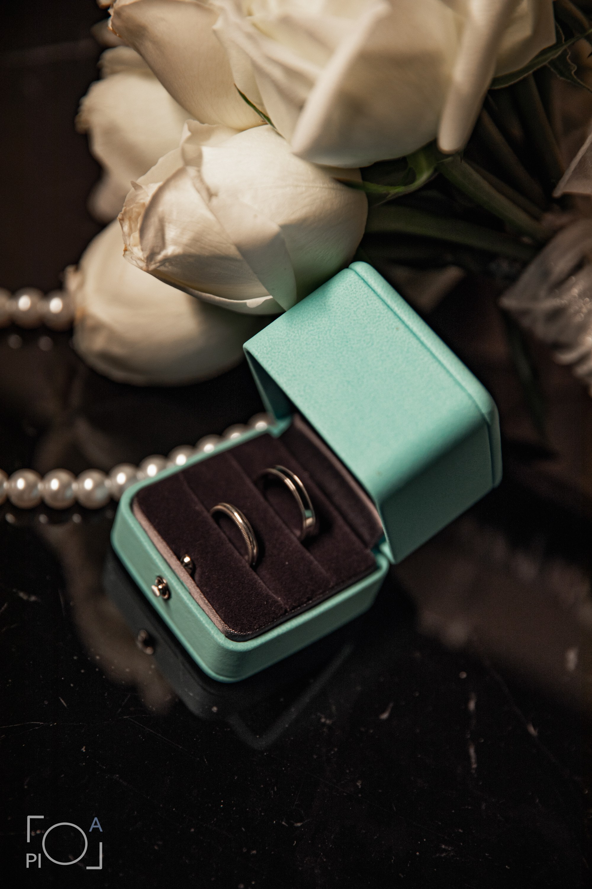 Свадебная фотосессия с консульской подписью в консульстве. Фотограф в Шанхае — Лола Пидлуская