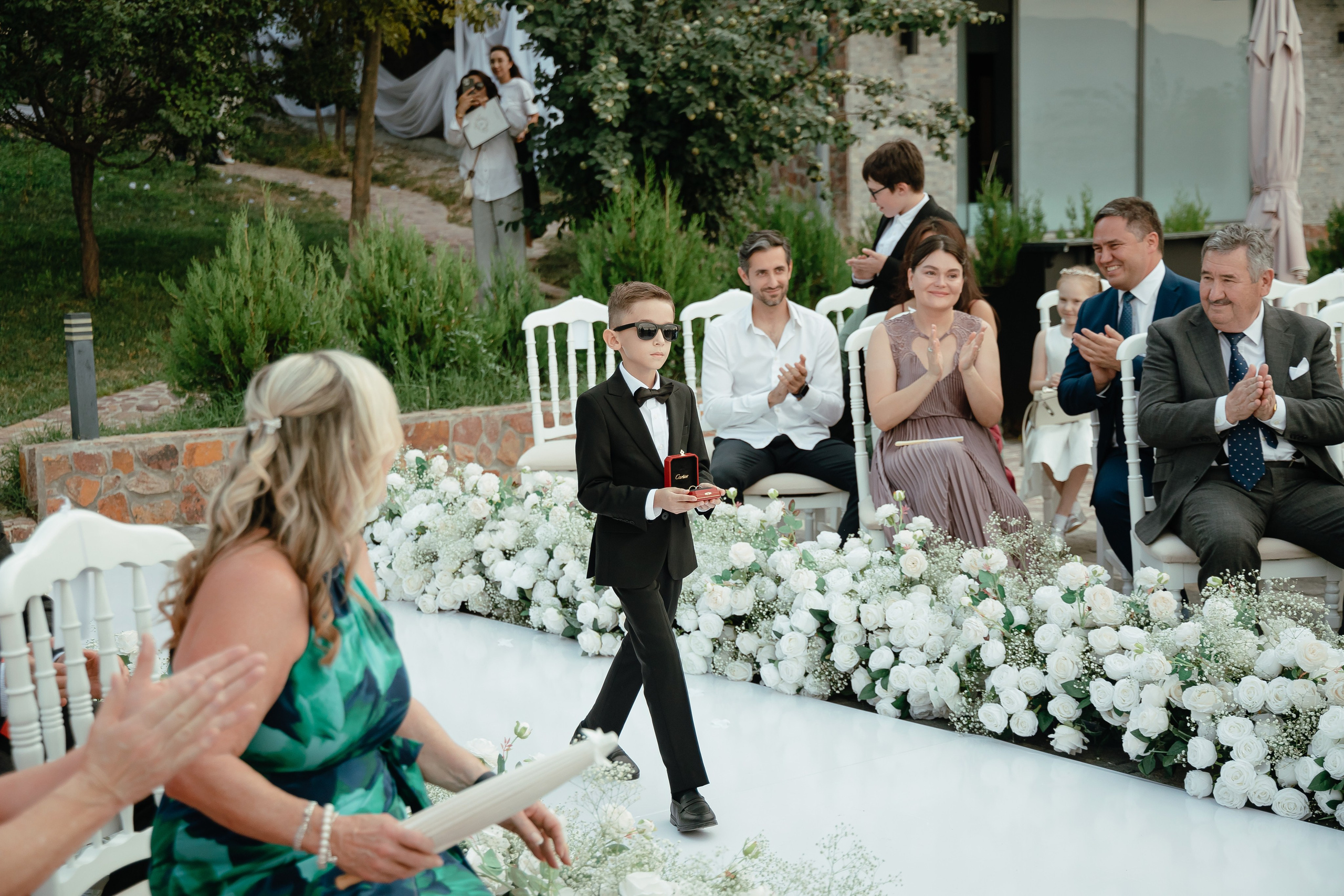 Thomas & Suyumbika. Главная