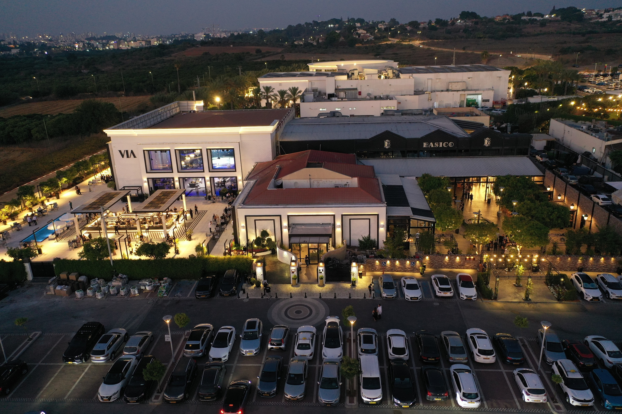 VIA / BASICO. Wedding and events photographers Studio Shalom