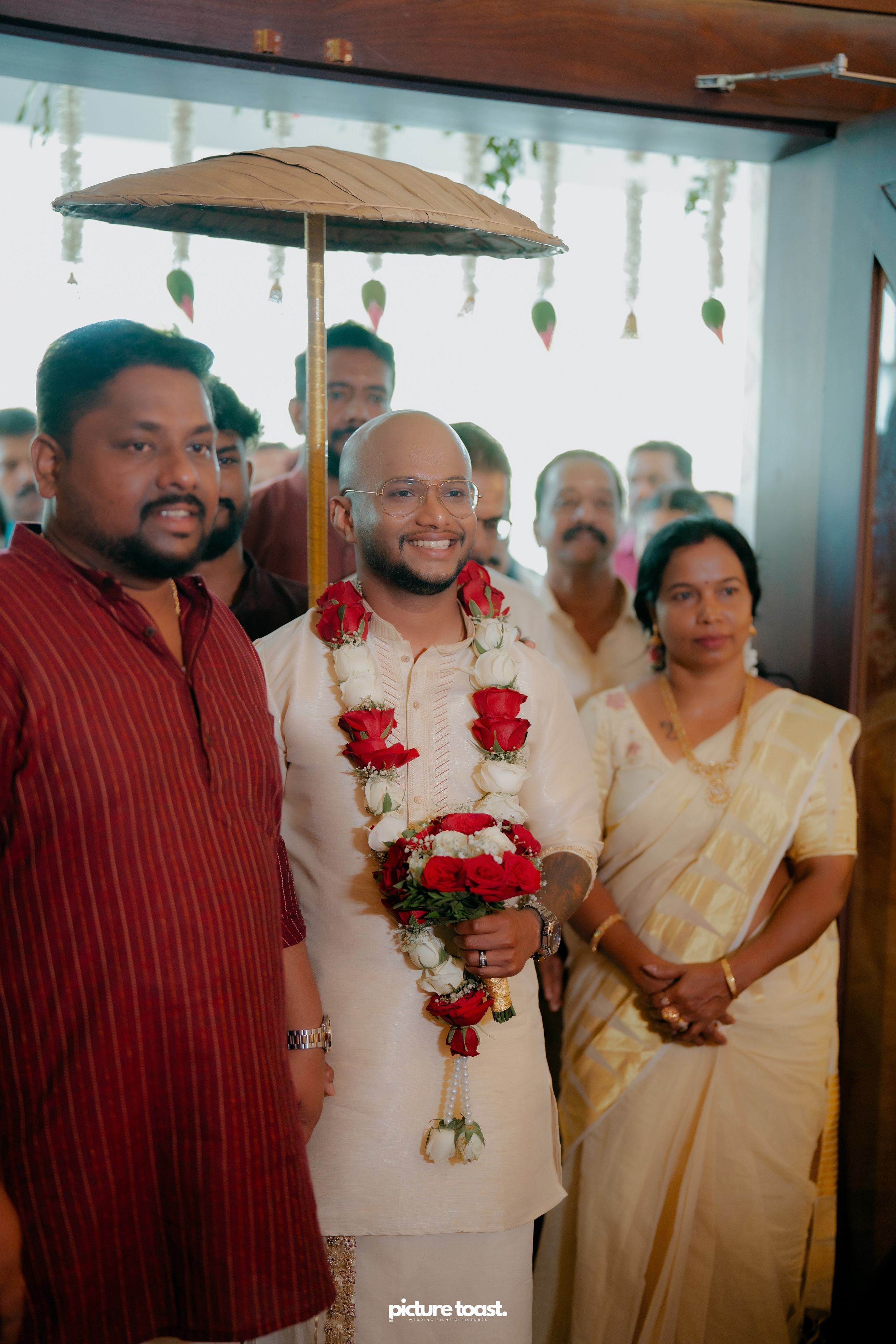 Traditional Kerala Hindu Wedding Ft. Anusree & Vishnu. Fine art Wedding Photographers in India & Canada