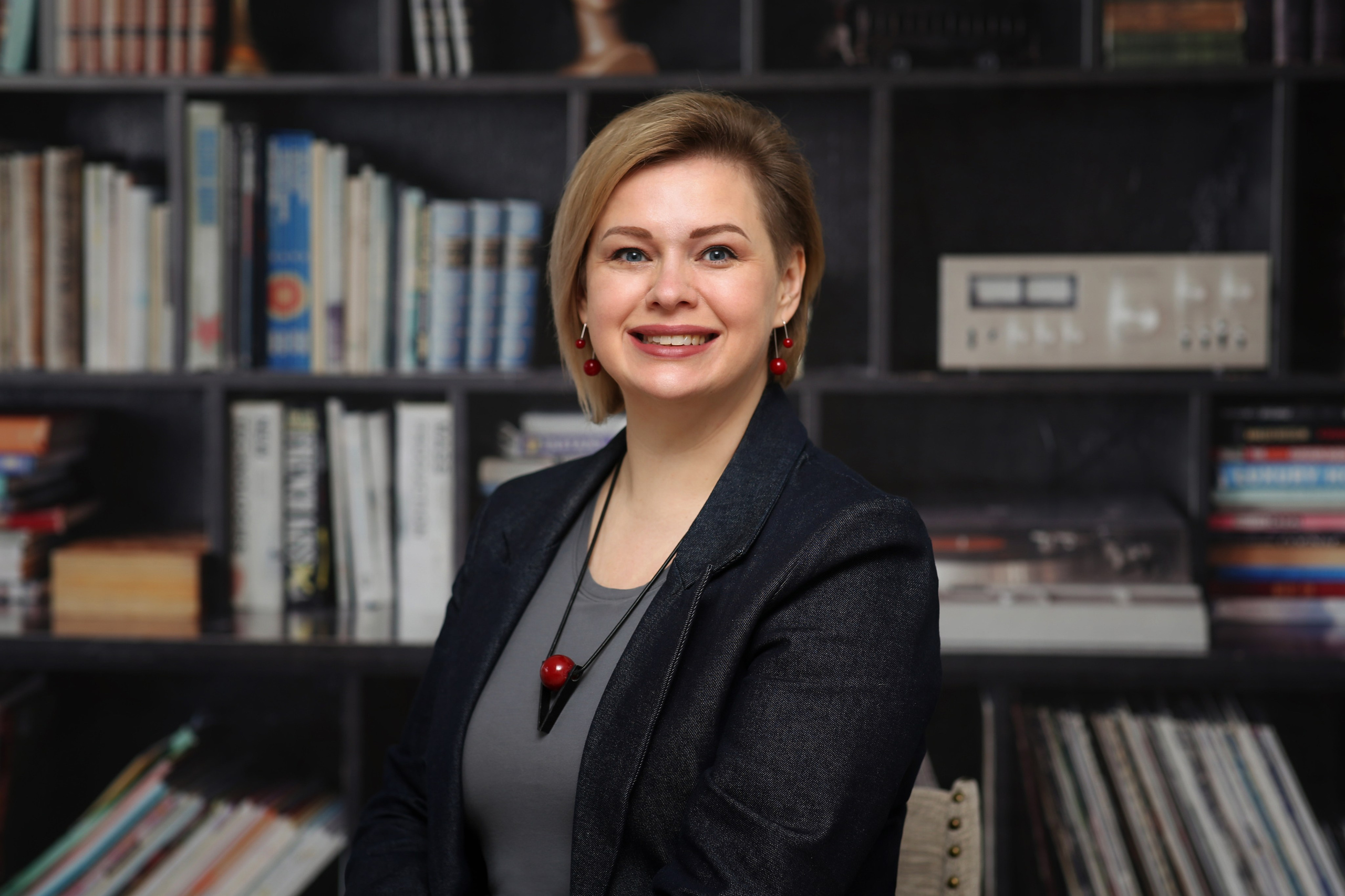 LinkedIn Photoshoot. YuAnna studio. Family & Kids Photographer in Seattle area, located in