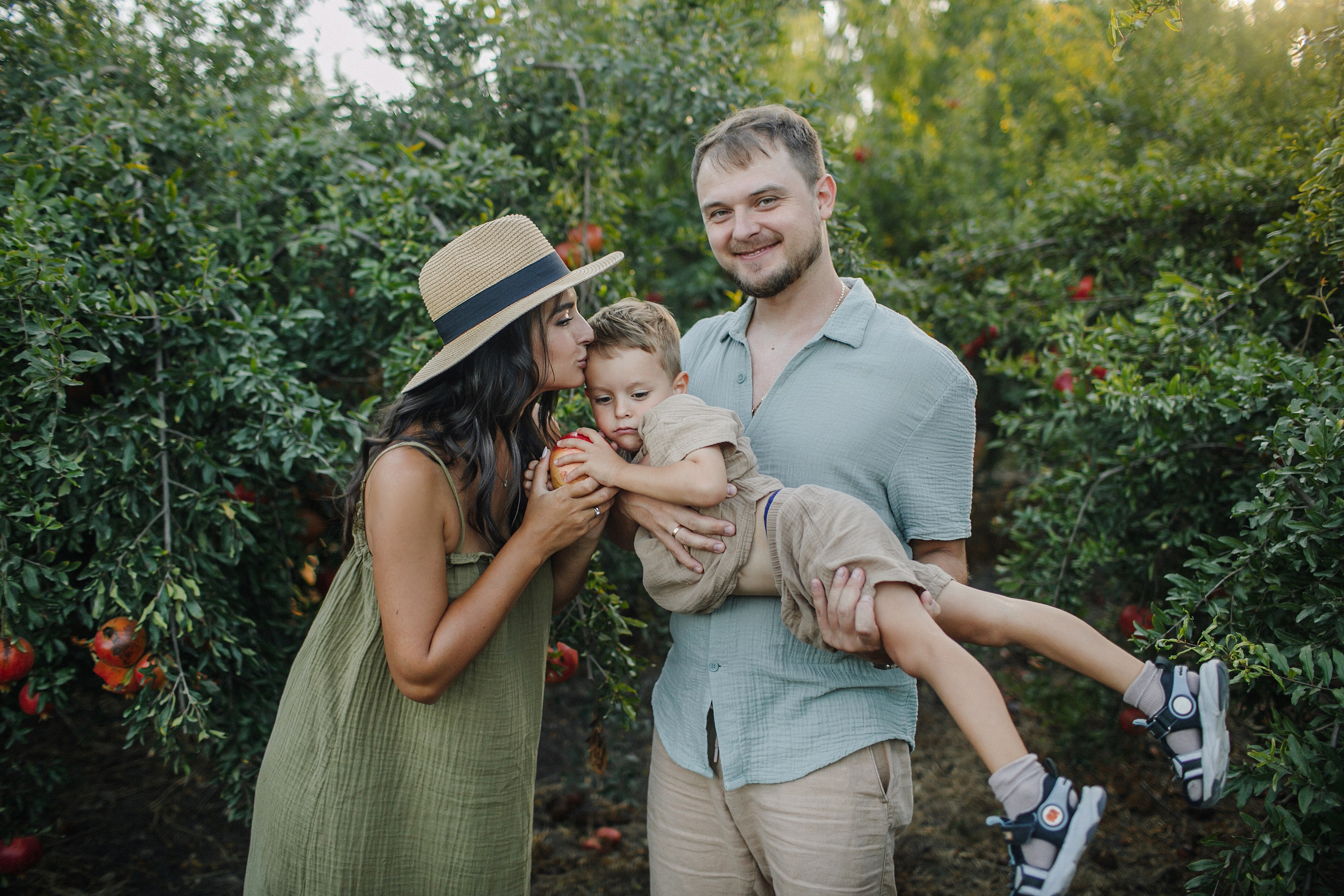 Binyamina garden. Family photographer in Israel