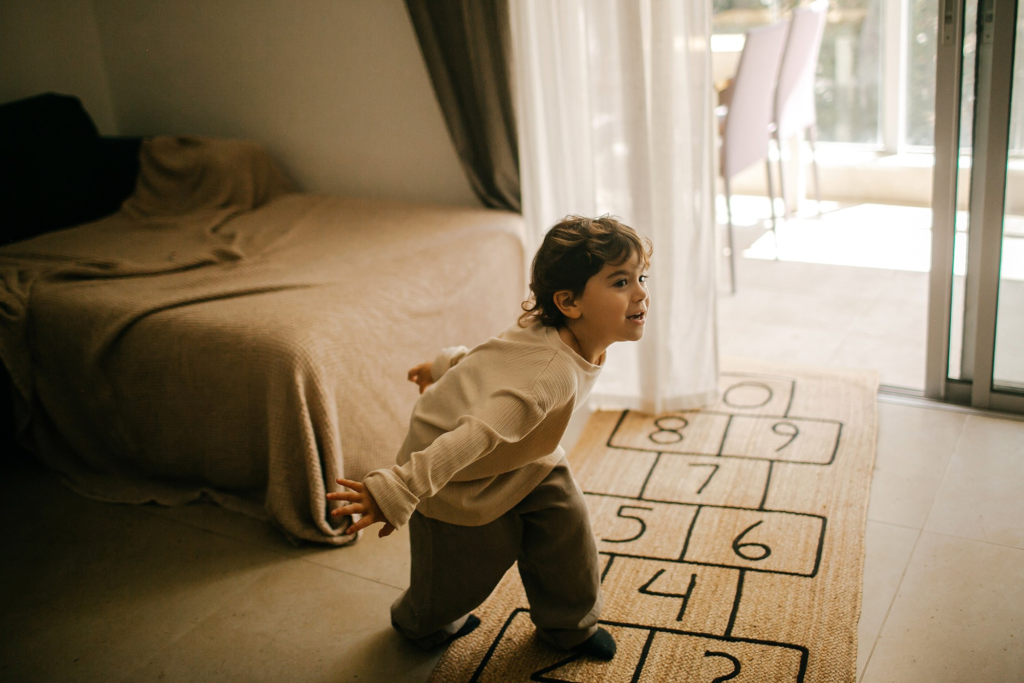 Mom&daughter at home. Family photographer in Israel
