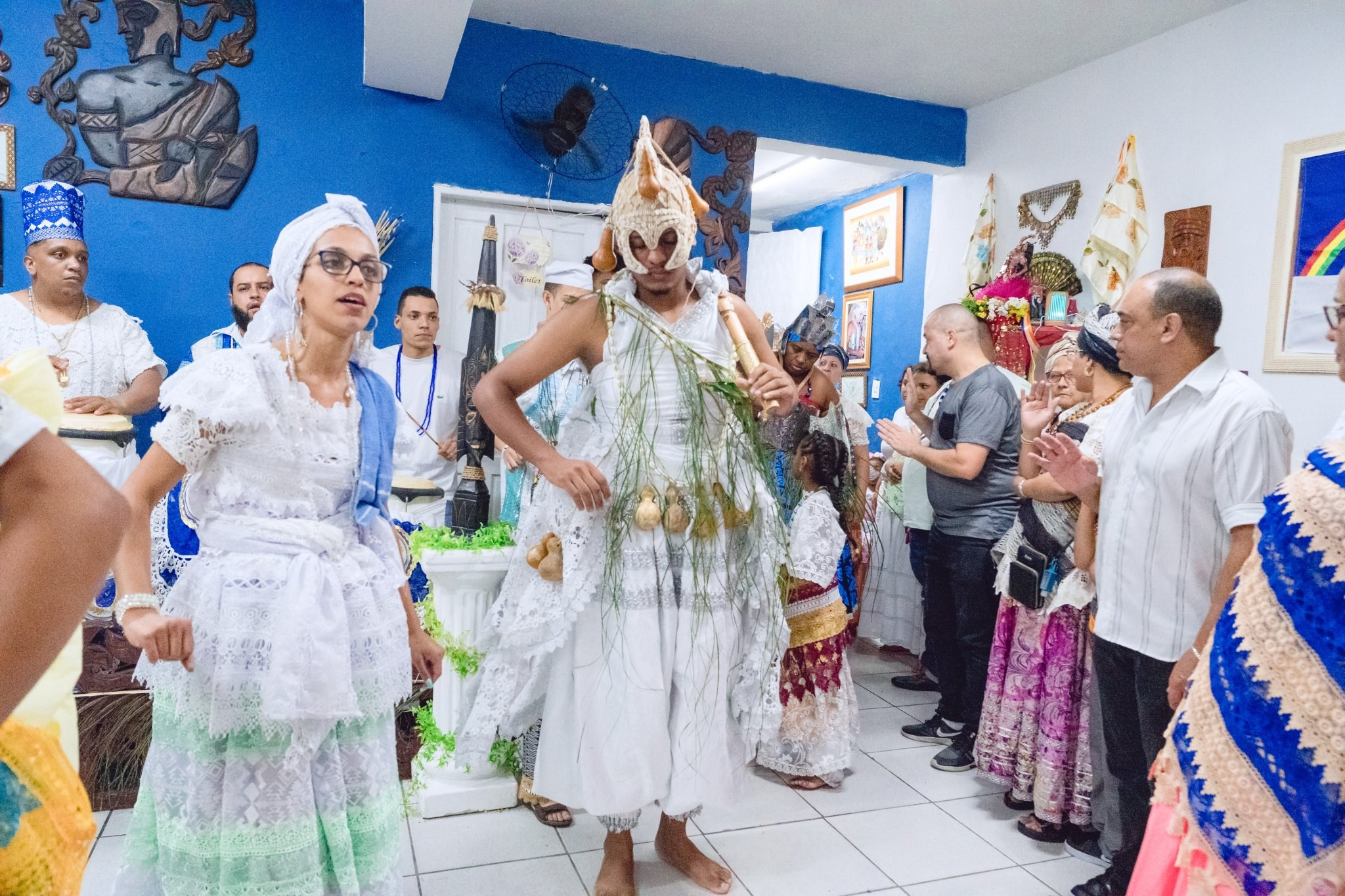 Saída Ìyá Tebeṣé Fernanda e Àjọ̀dún Ògún. Aladá Produções