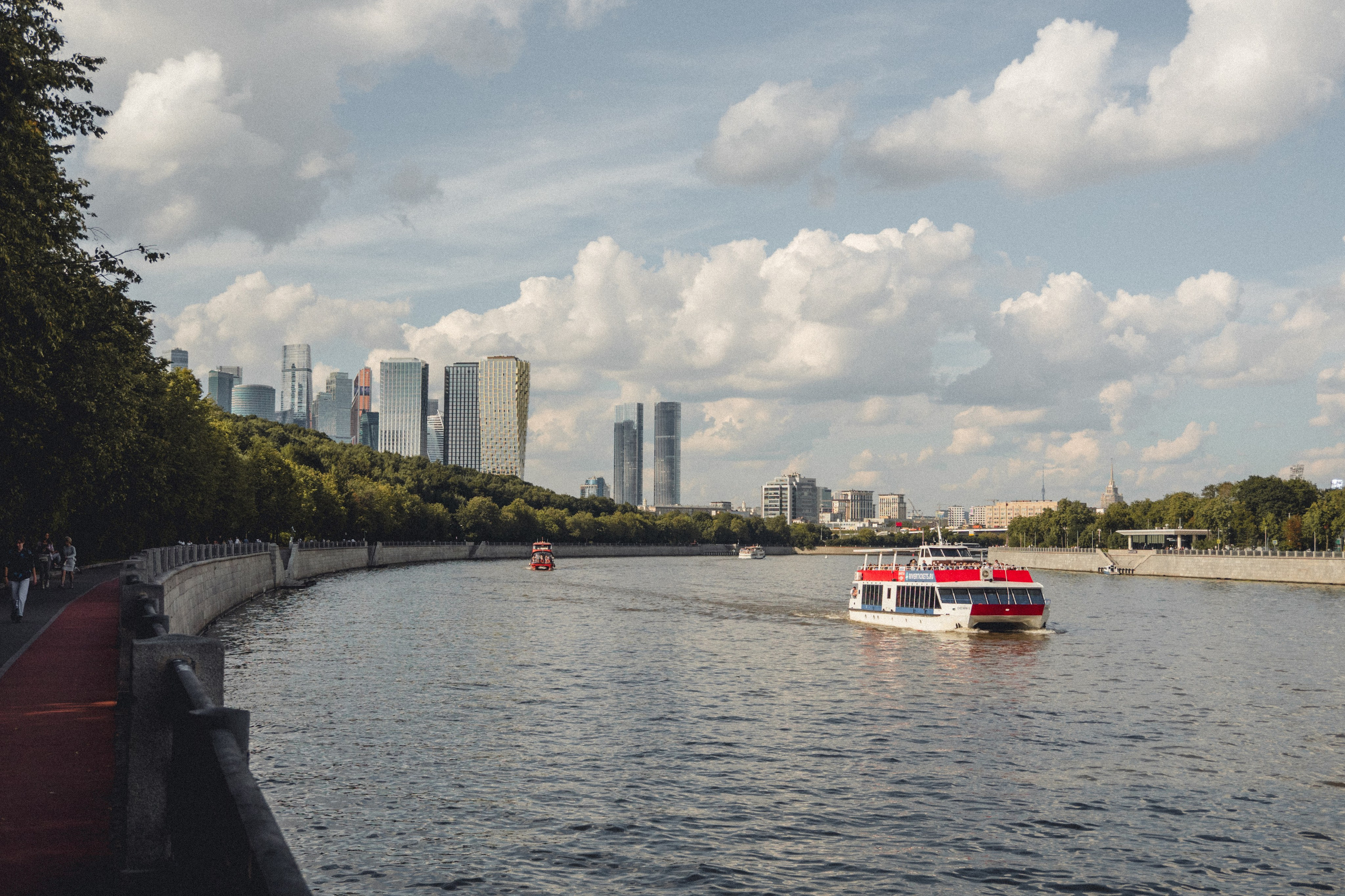 Воробьевы Горы. Photographe sur Cote d’Azur. Portraits de familles, couples, enfants, événements