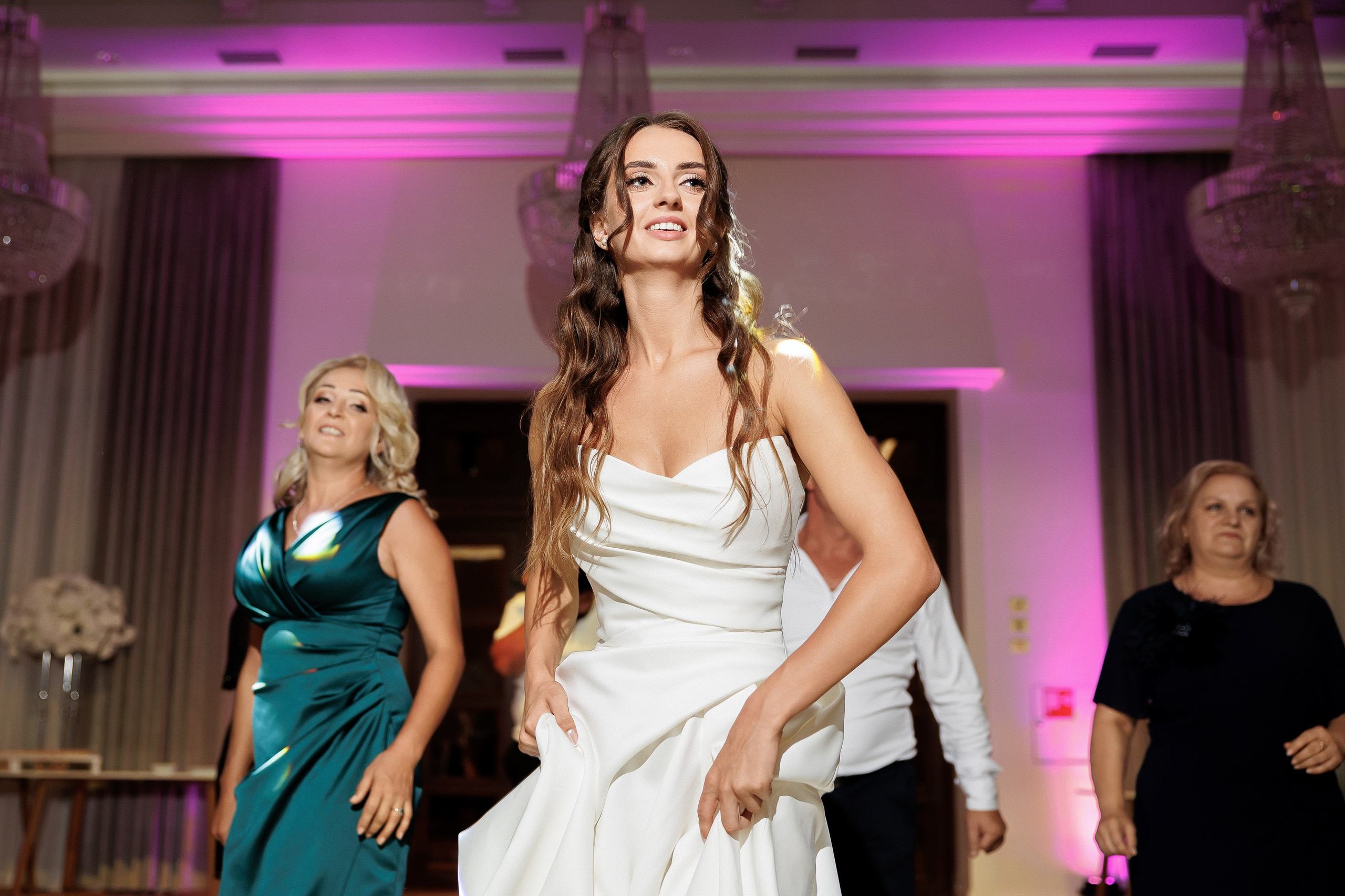 Eugen & Livia — Grand Elysee — Wedding Day. Servicii Foto și Video 067188353