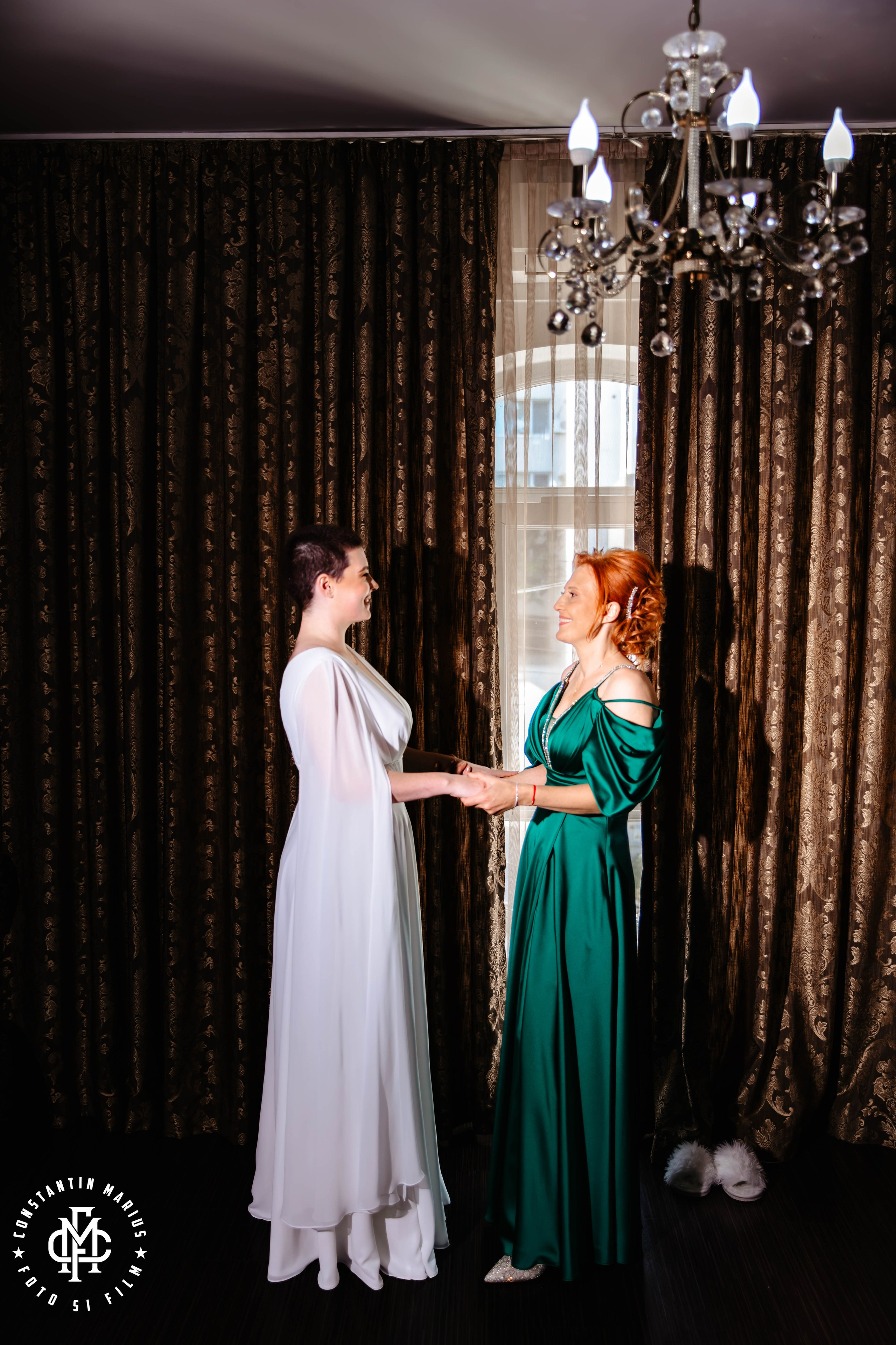 WEDDING PHOTOGRAPHY. DESPRE NOI